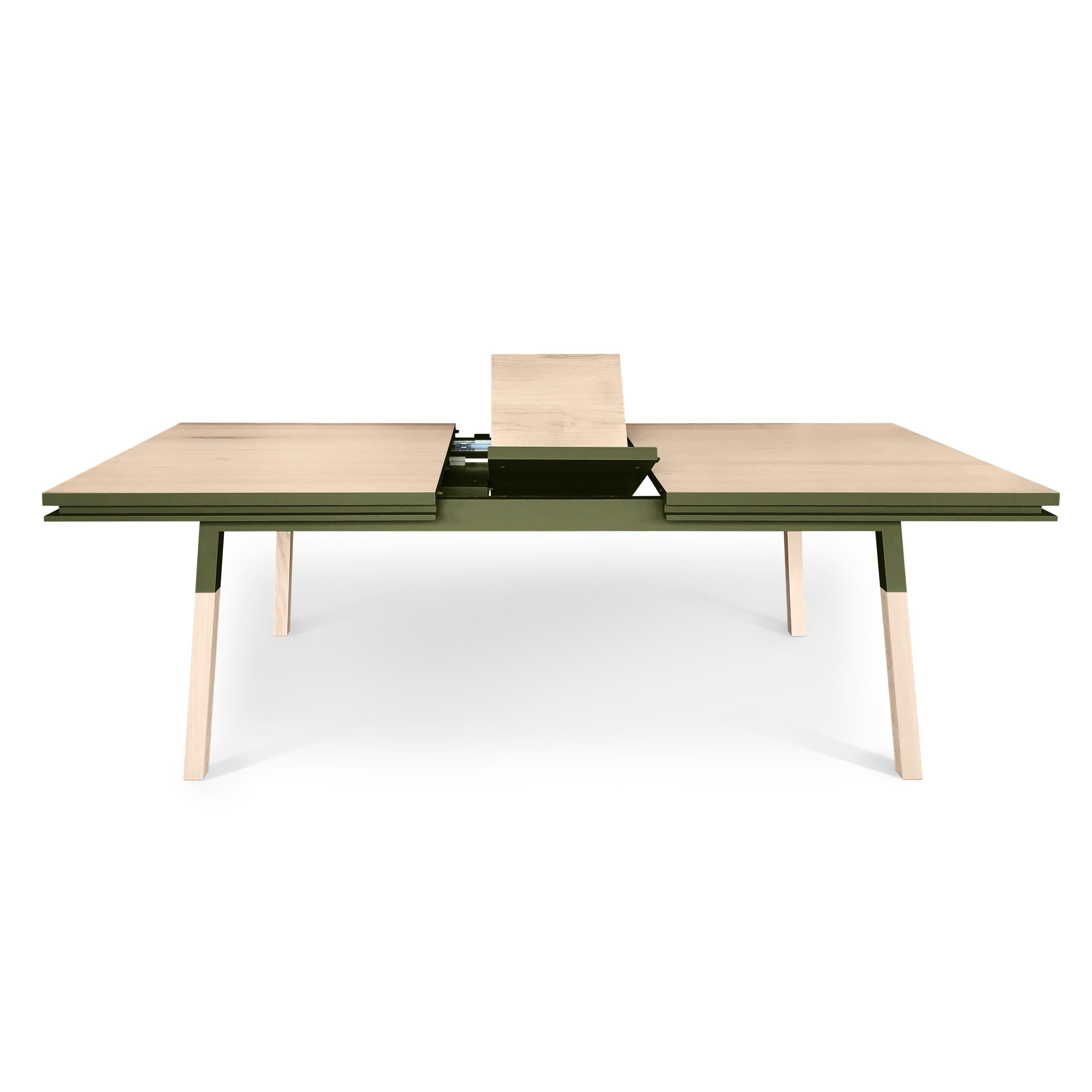 Cette table de salle à manger rectangulaire est proposée avec 2 extensions intégrées et repliées. 

Il est fabriqué en bois de frêne 100% massif provenant de forêts françaises gérées durablement et certifiées PEFC.

Les 3 longueurs sont 180 cm /
