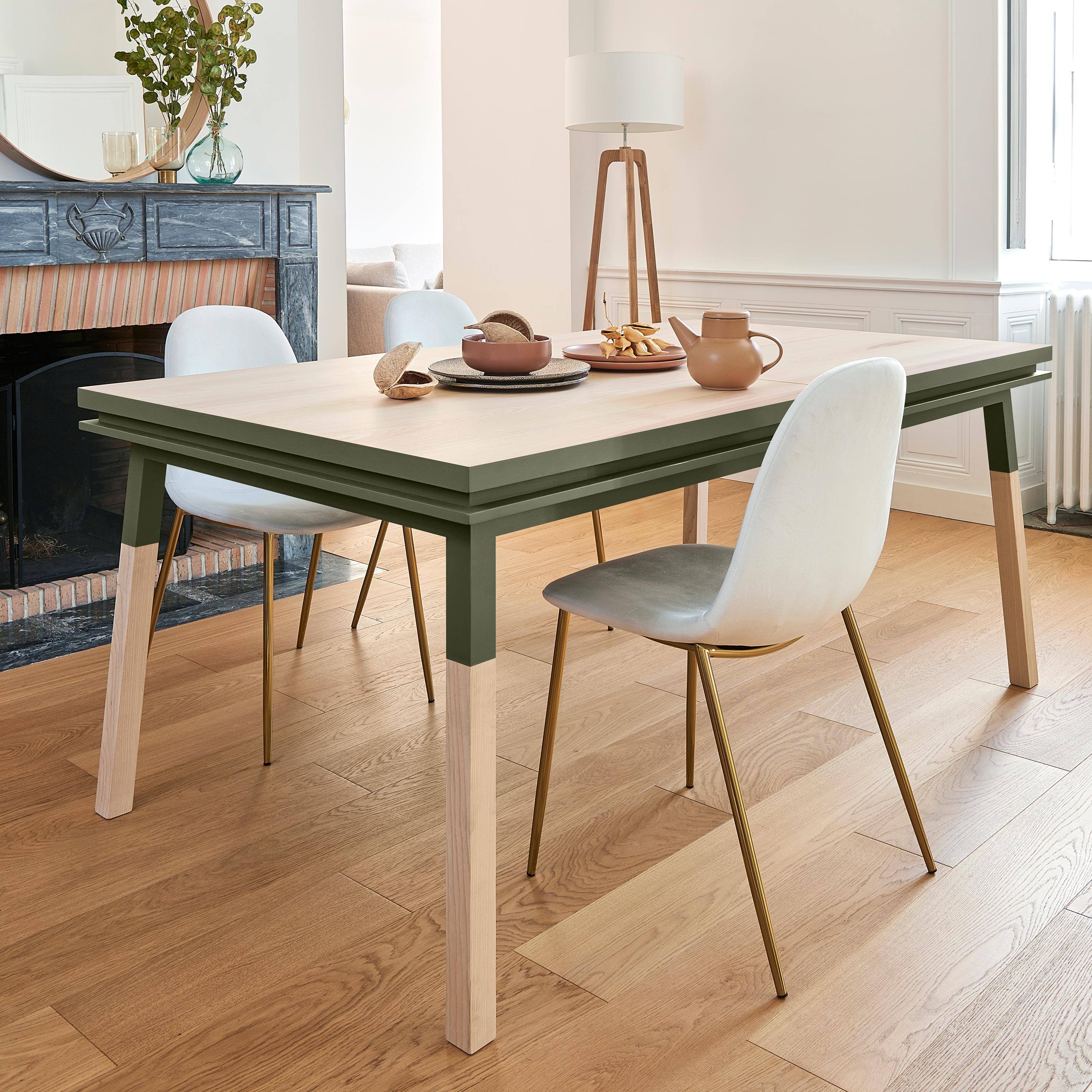 Français Table de salle à manger extensible en bois massif vert et naturel, design E. Gizard en vente