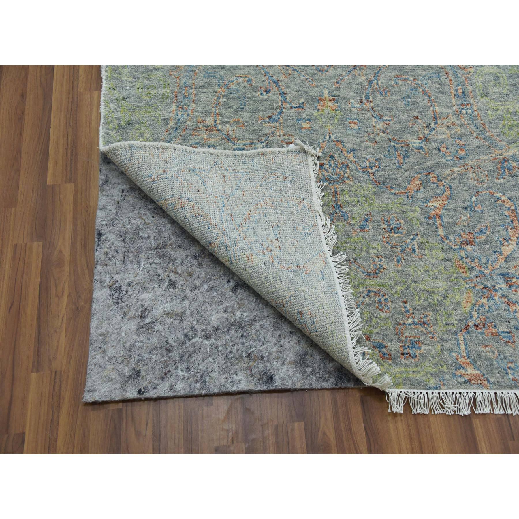 Green Obscured and Subtle Collection Handgeknüpfter Orientteppich aus Wolle in Übergröße (Indisch) im Angebot