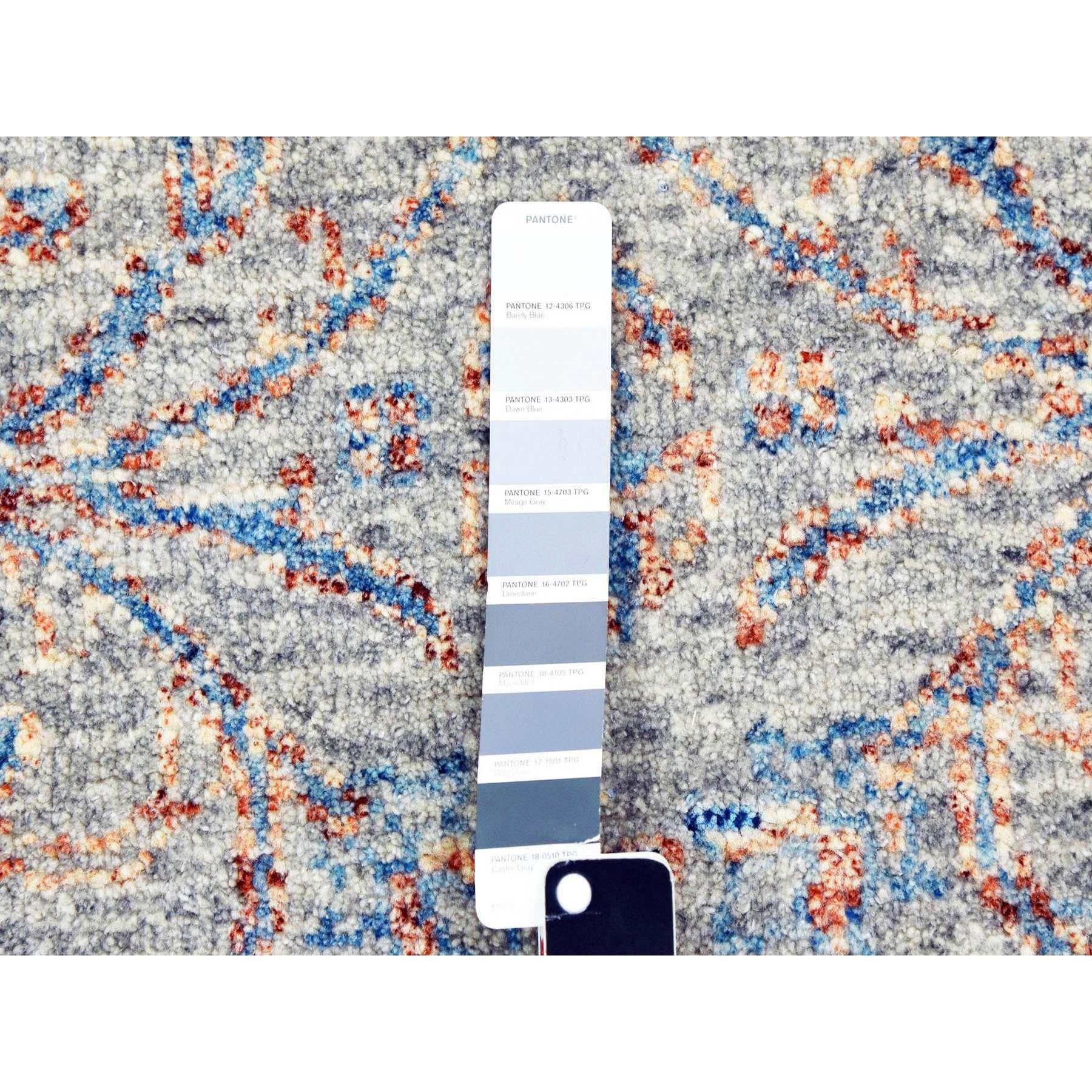 XXI secolo e contemporaneo Greene Obscured and Subtle Collection Tappeto orientale oversize in lana annodato a mano in vendita