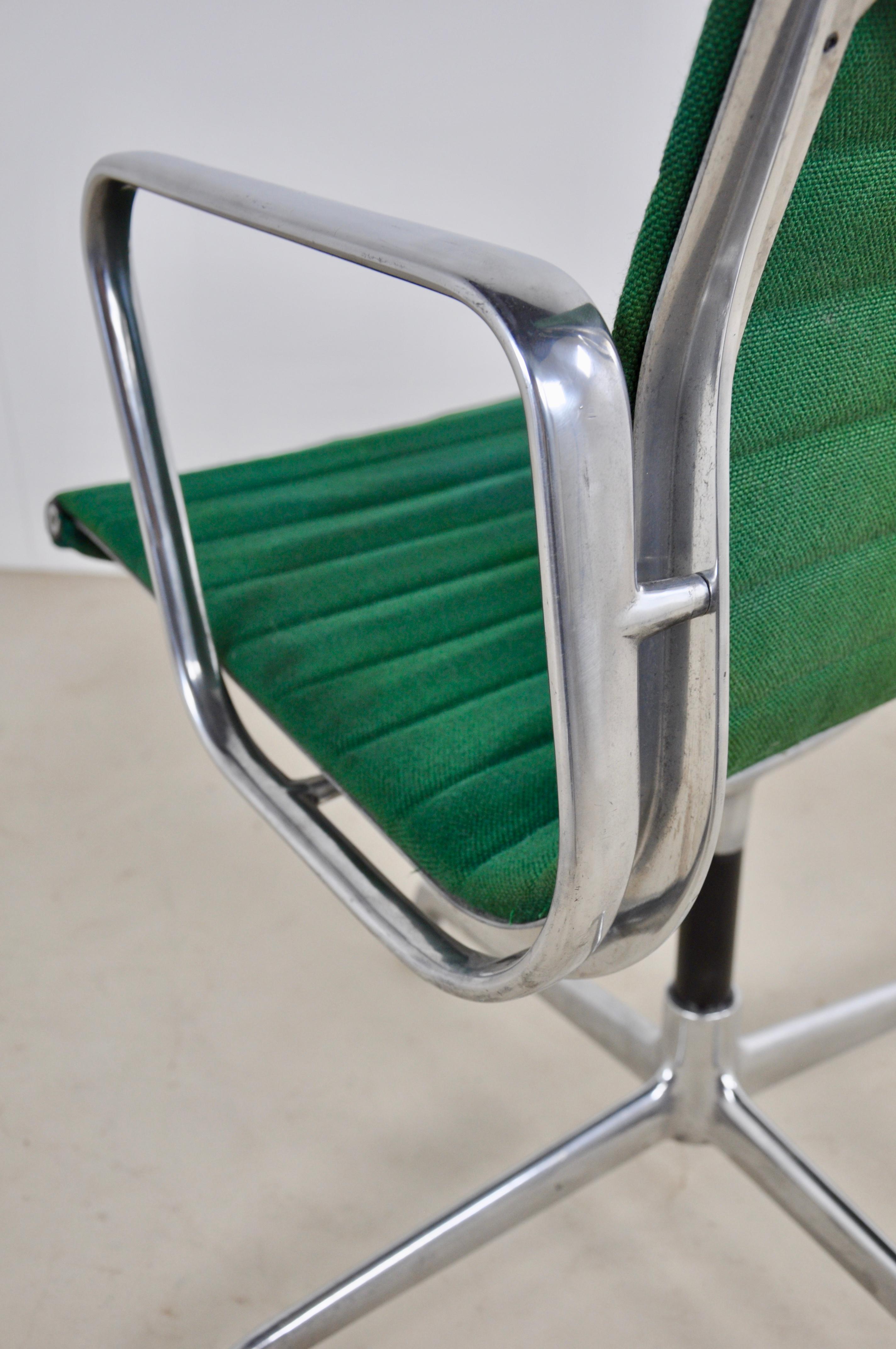 Green Office Armchair by Charles &Ray Eames for Herman Miller ICF, 1960s In Good Condition In Lasne, BE