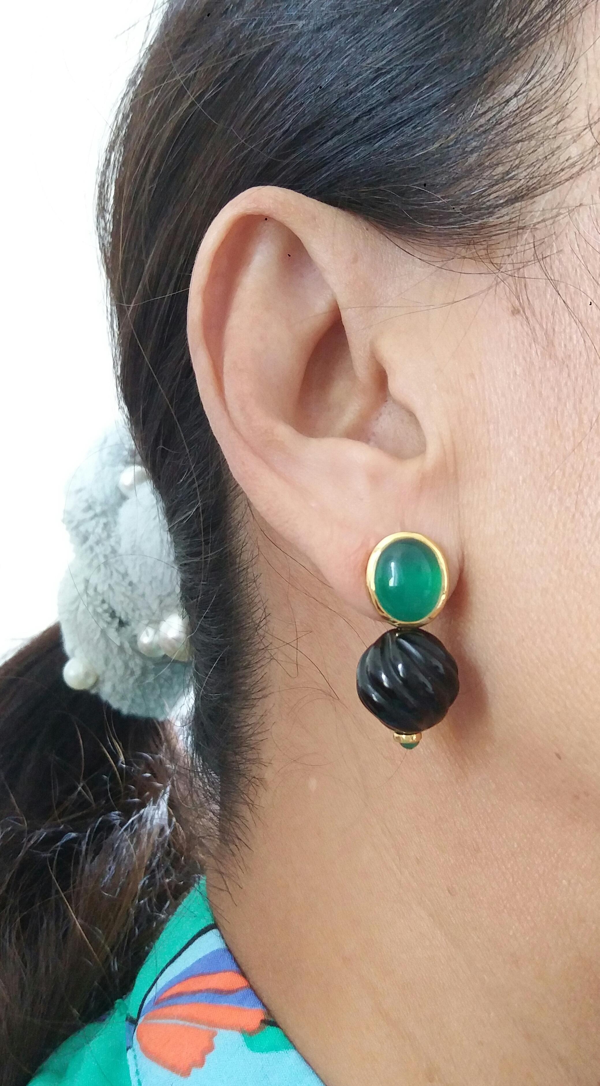 Green Onyx 14k Gold Black Onyx Emerald Cabs Carved Round Beads Stud Earrings For Sale 6