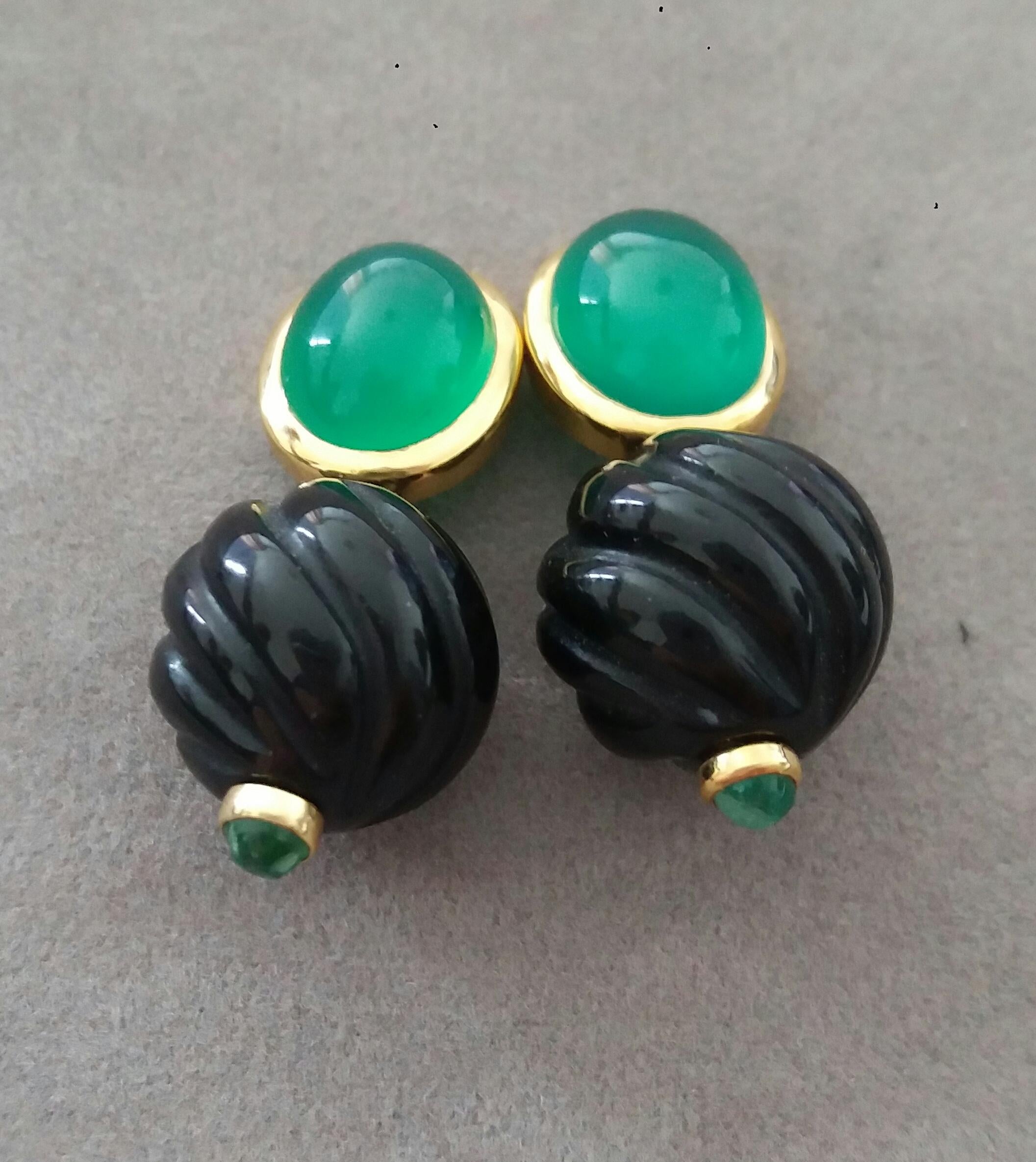 Grüner Onyx 14 K Gold Schwarzer Onyx Smaragd Cabs geschnitzte runde Perlen Ohrstecker (Zeitgenössisch) im Angebot
