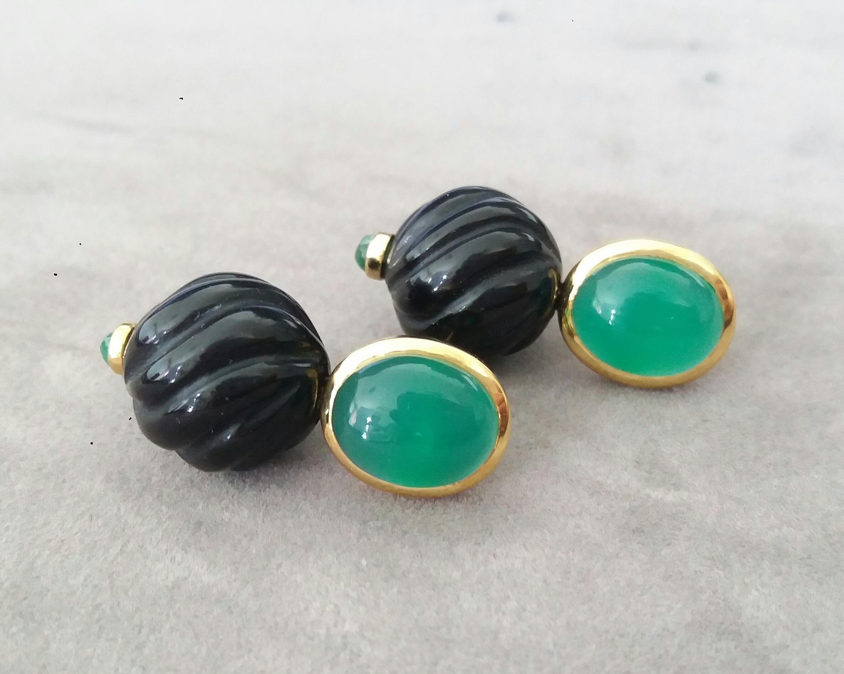 Women's Green Onyx 14k Gold Black Onyx Emerald Cabs Carved Round Beads Stud Earrings For Sale