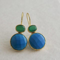 Pendientes Colgantes de Plata de Ley Dorada con Ónice Verde y Howlita Azul