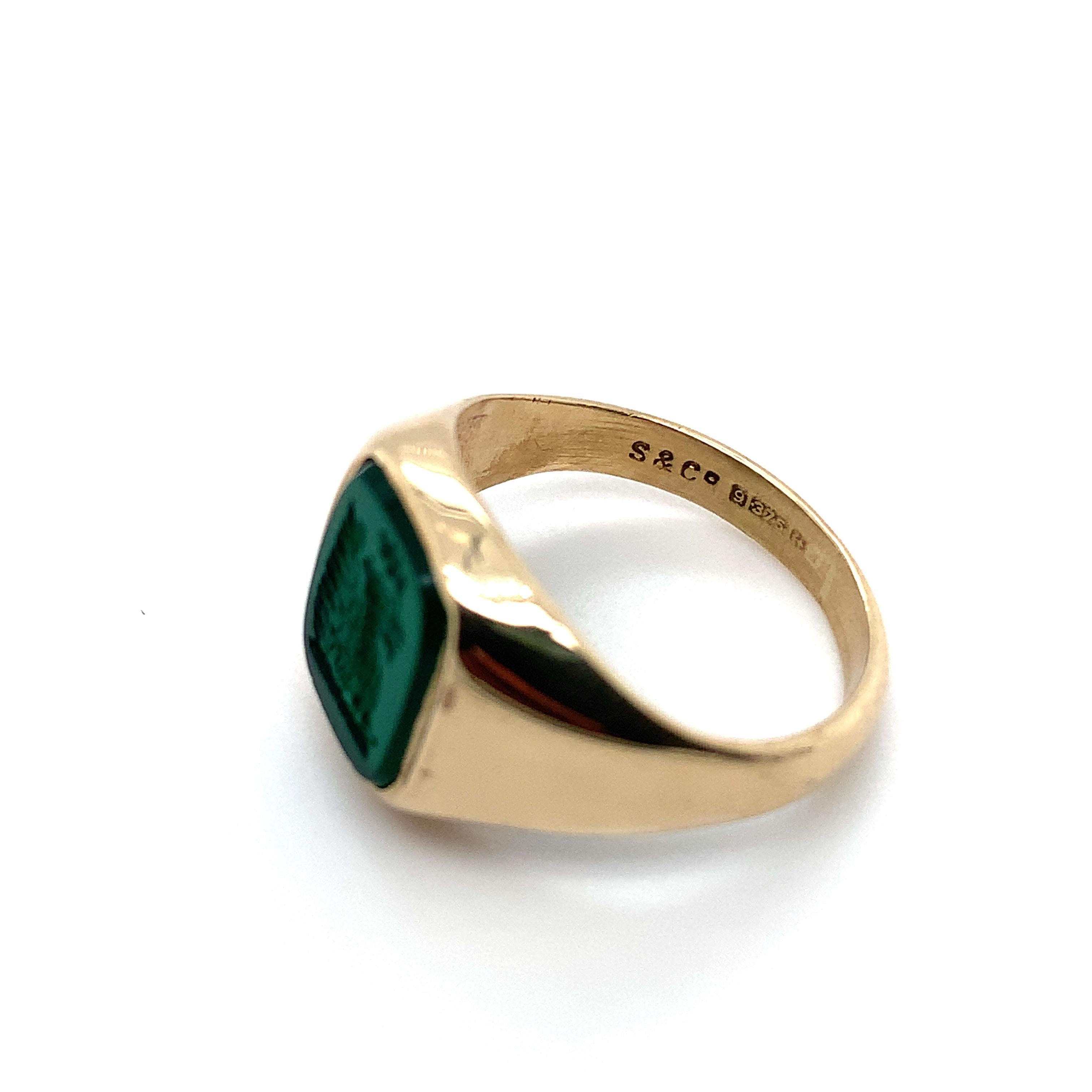Green onyx art deco chunky signet pinky ring yellow gold For Sale 3