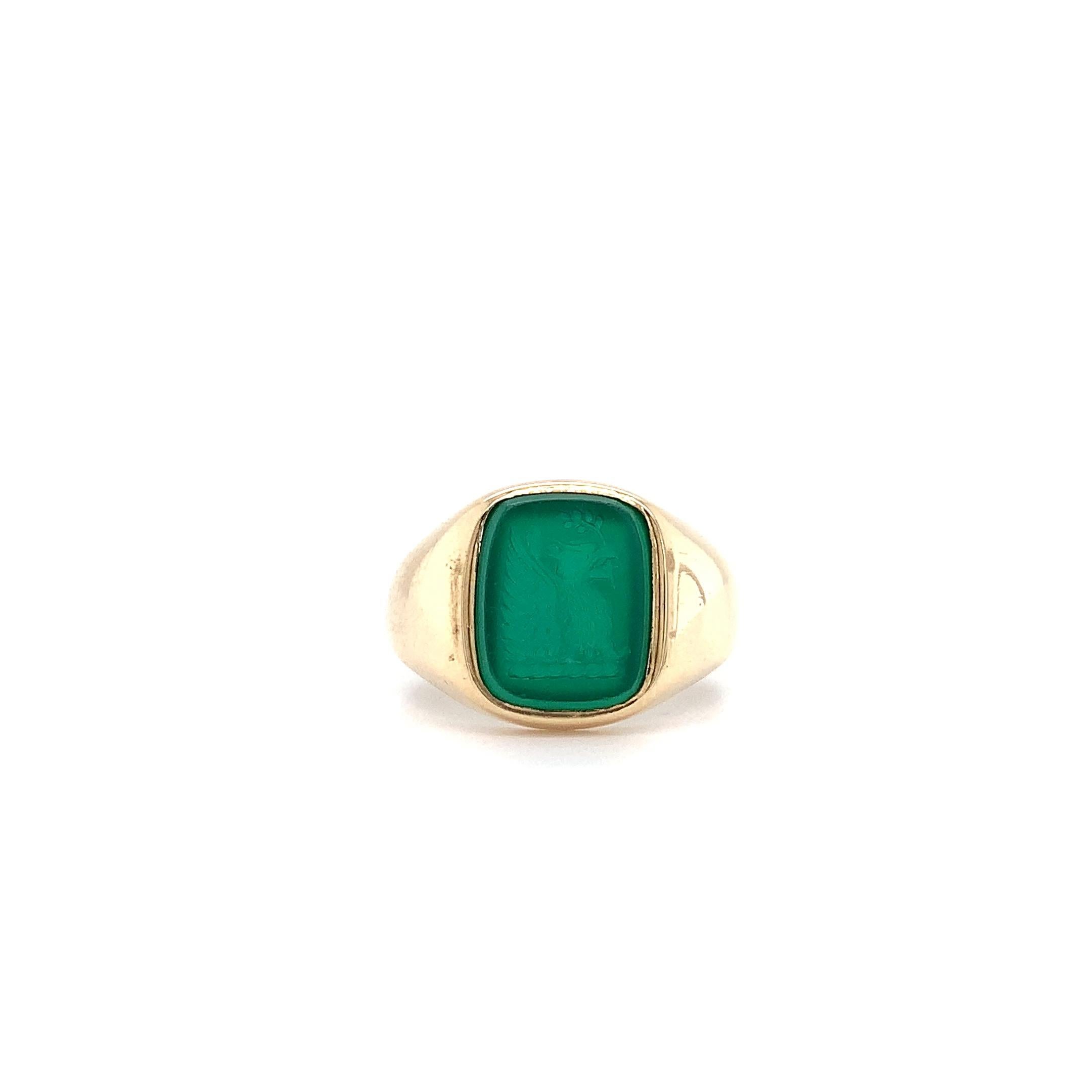 Green onyx art deco chunky signet pinky ring yellow gold In New Condition For Sale In London, GB