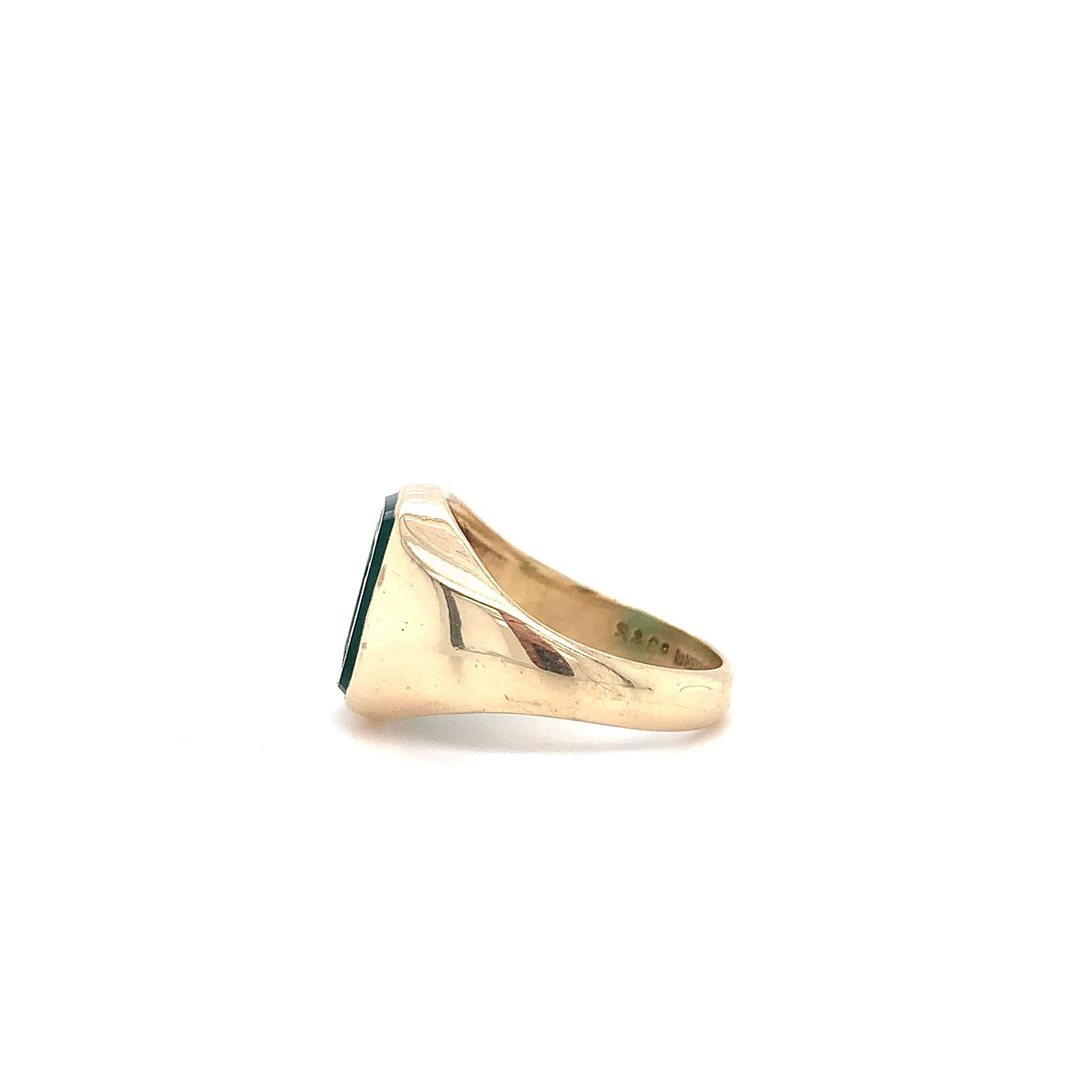Green onyx art deco chunky signet pinky ring yellow gold For Sale 1