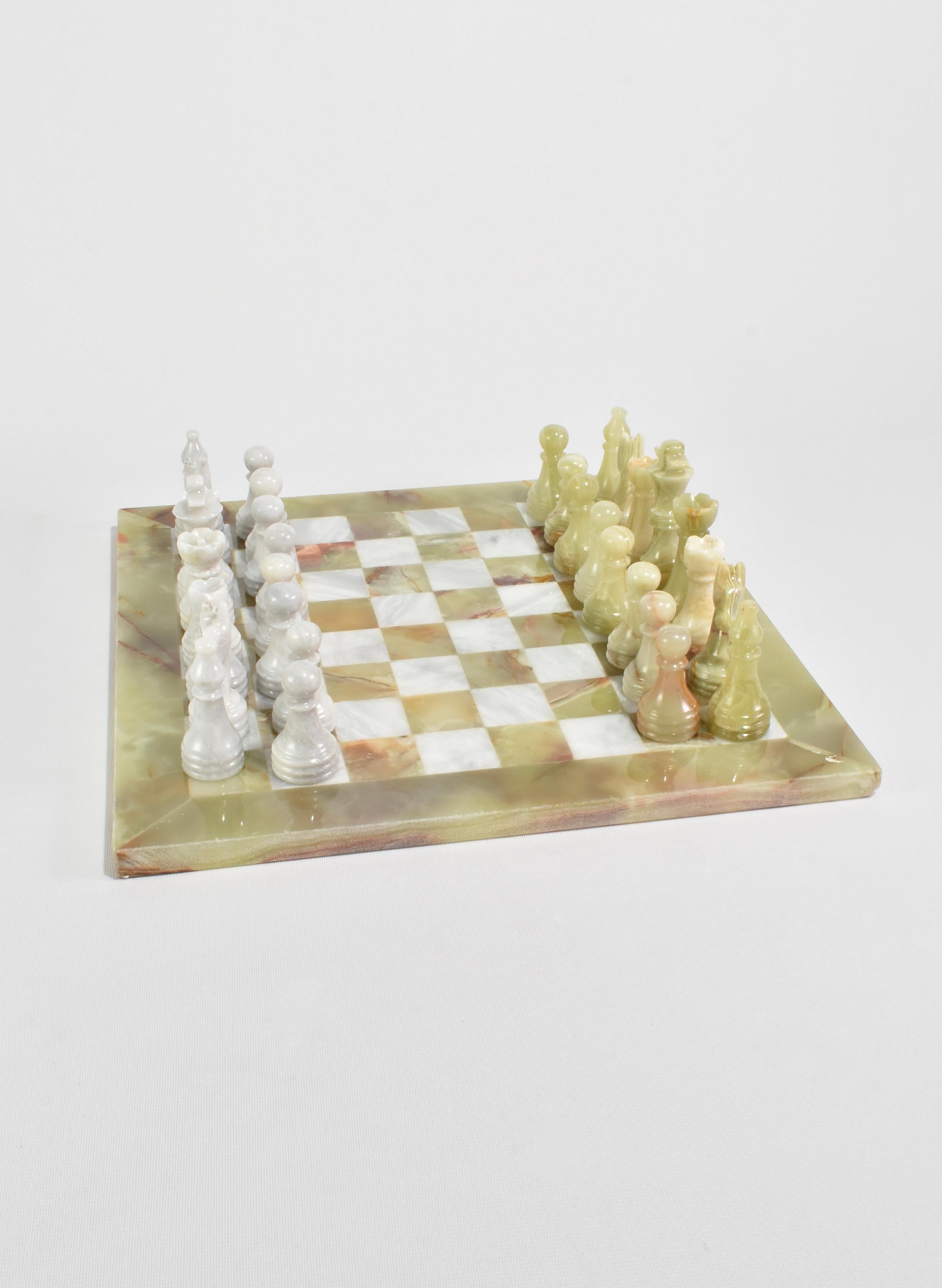 Green Onyx Chess Set In Excellent Condition In Richmond, VA