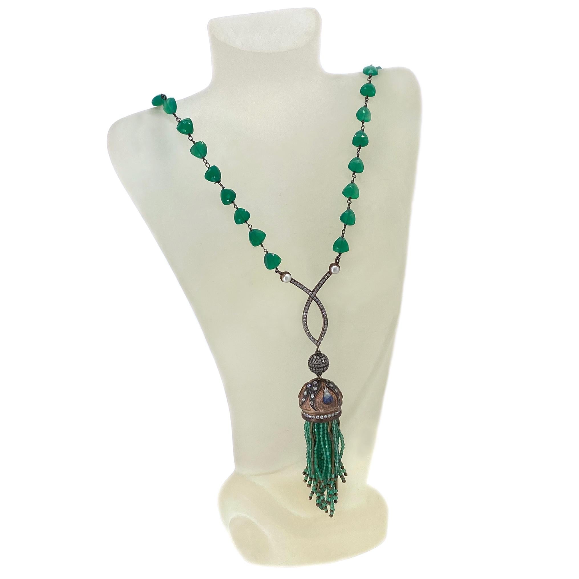 Taille trillion Collier d'onyx vert avec pendentif pompon en tourmaline en vente