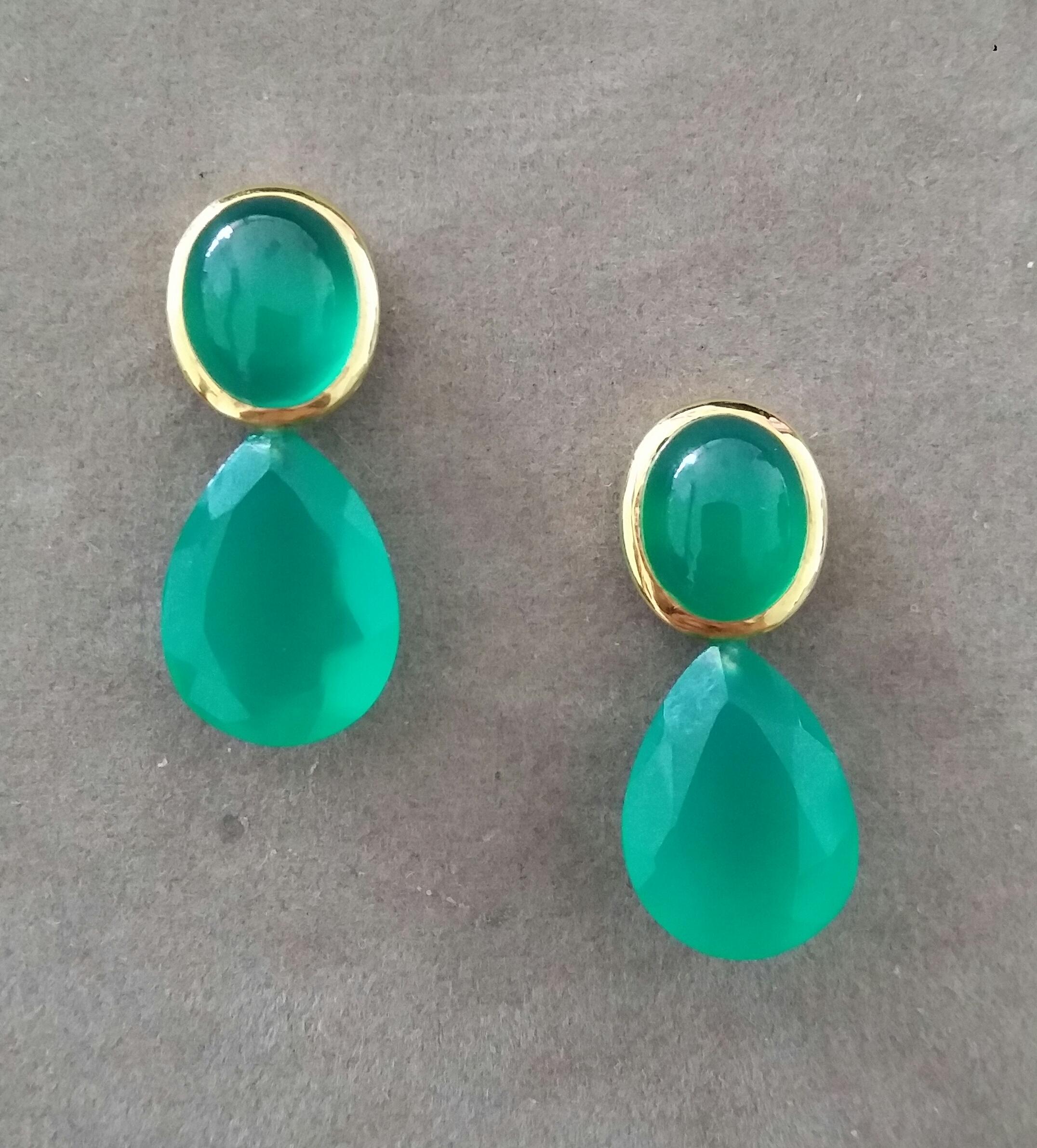 Contemporary Green Onyx Oval Cabs 14K Yellow Gold Green Onyx Faceted Pear Shape Stud Earrings For Sale