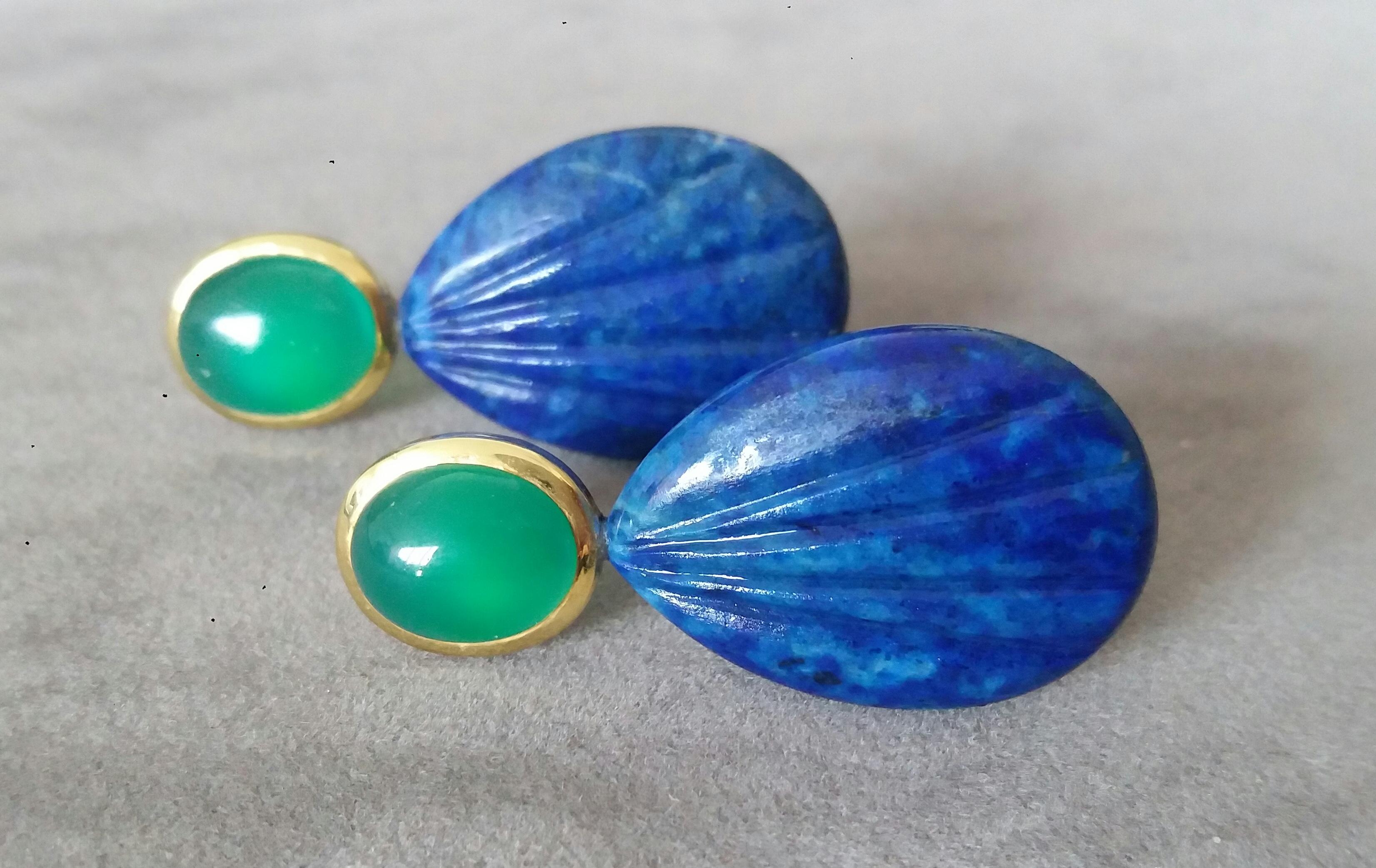 Green Onyx Oval Cabs Gold Engraved Pear Shape Lapis Lazuli Stud Earrings Bon état - En vente à Bangkok, TH