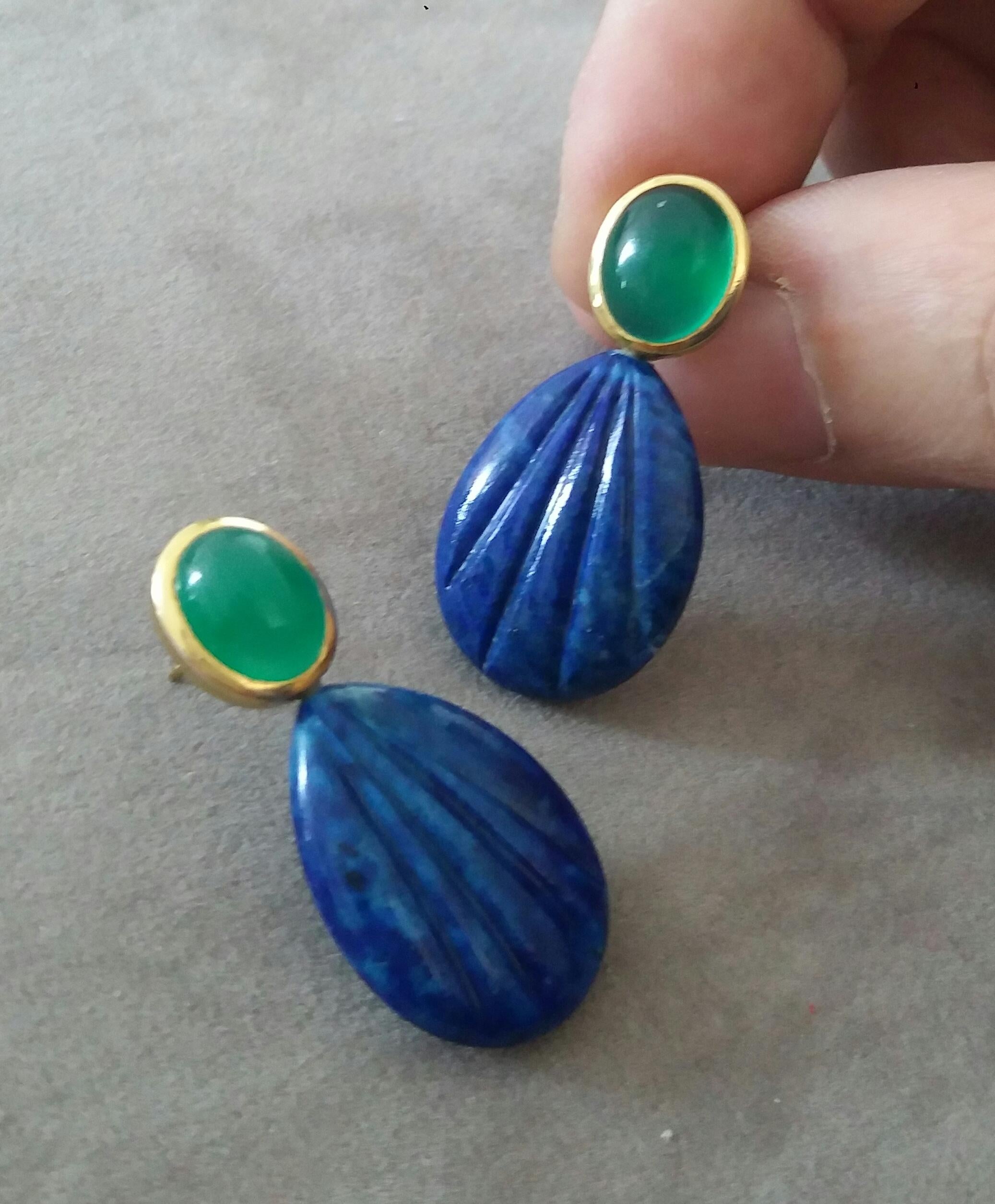Green Onyx Oval Cabs Gold Engraved Pear Shape Lapis Lazuli Stud Earrings In Good Condition For Sale In Bangkok, TH