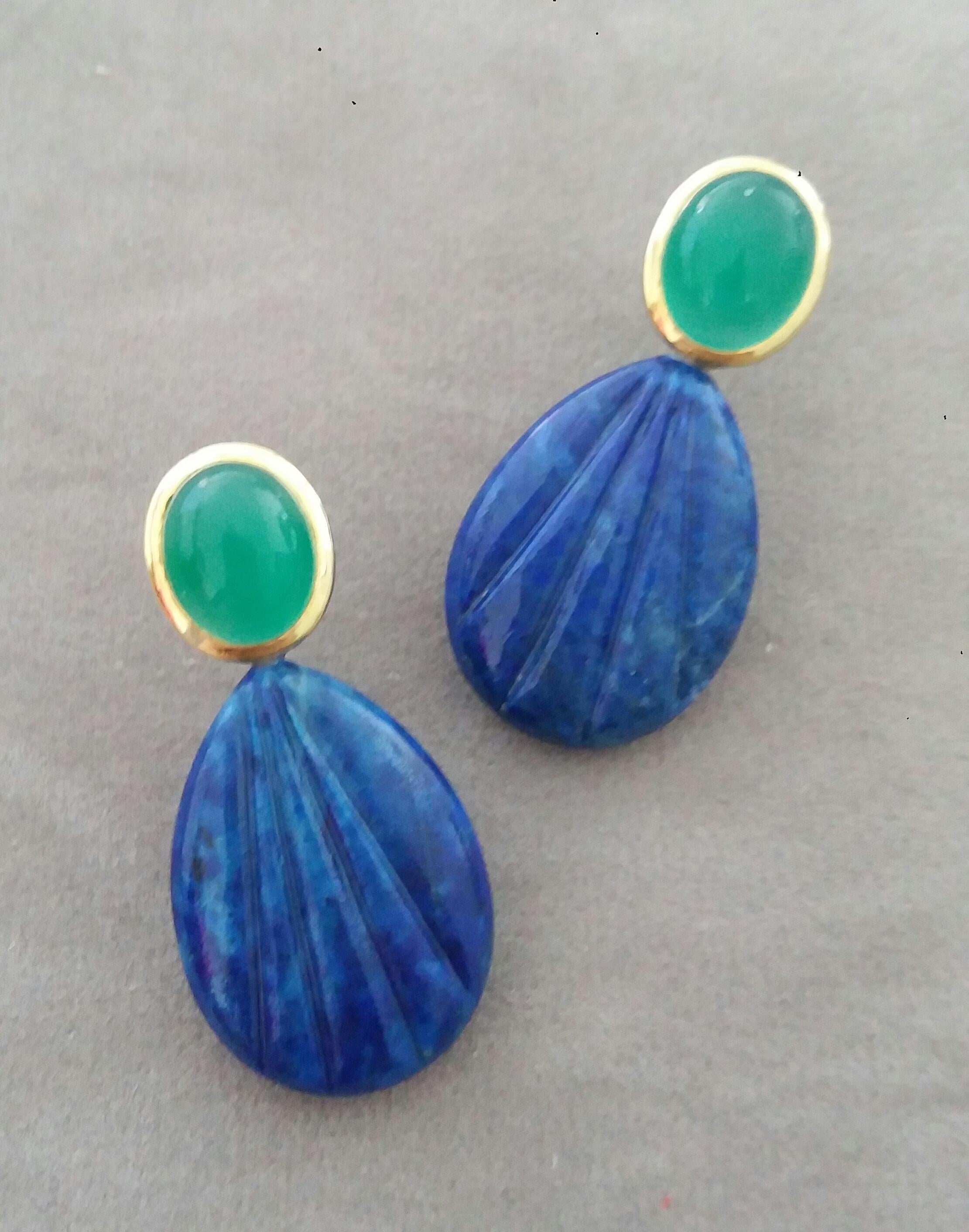Green Onyx Oval Cabs Gold Engraved Pear Shape Lapis Lazuli Stud Earrings en vente 1