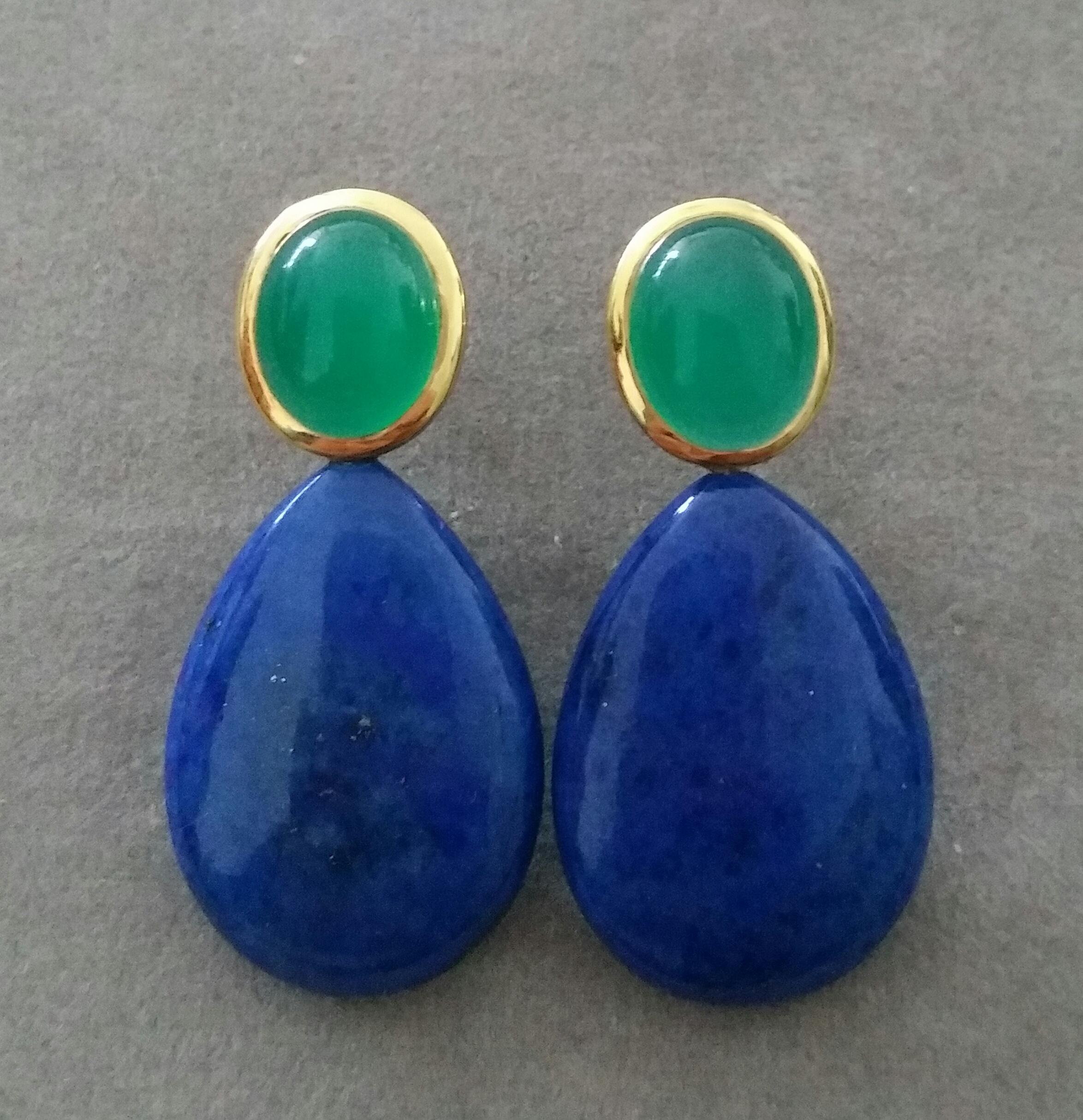 Green Onyx Oval Cabs Yellow Gold Natural Lapis Lazuli Flat Plain Drop Earrings In Good Condition For Sale In Bangkok, TH