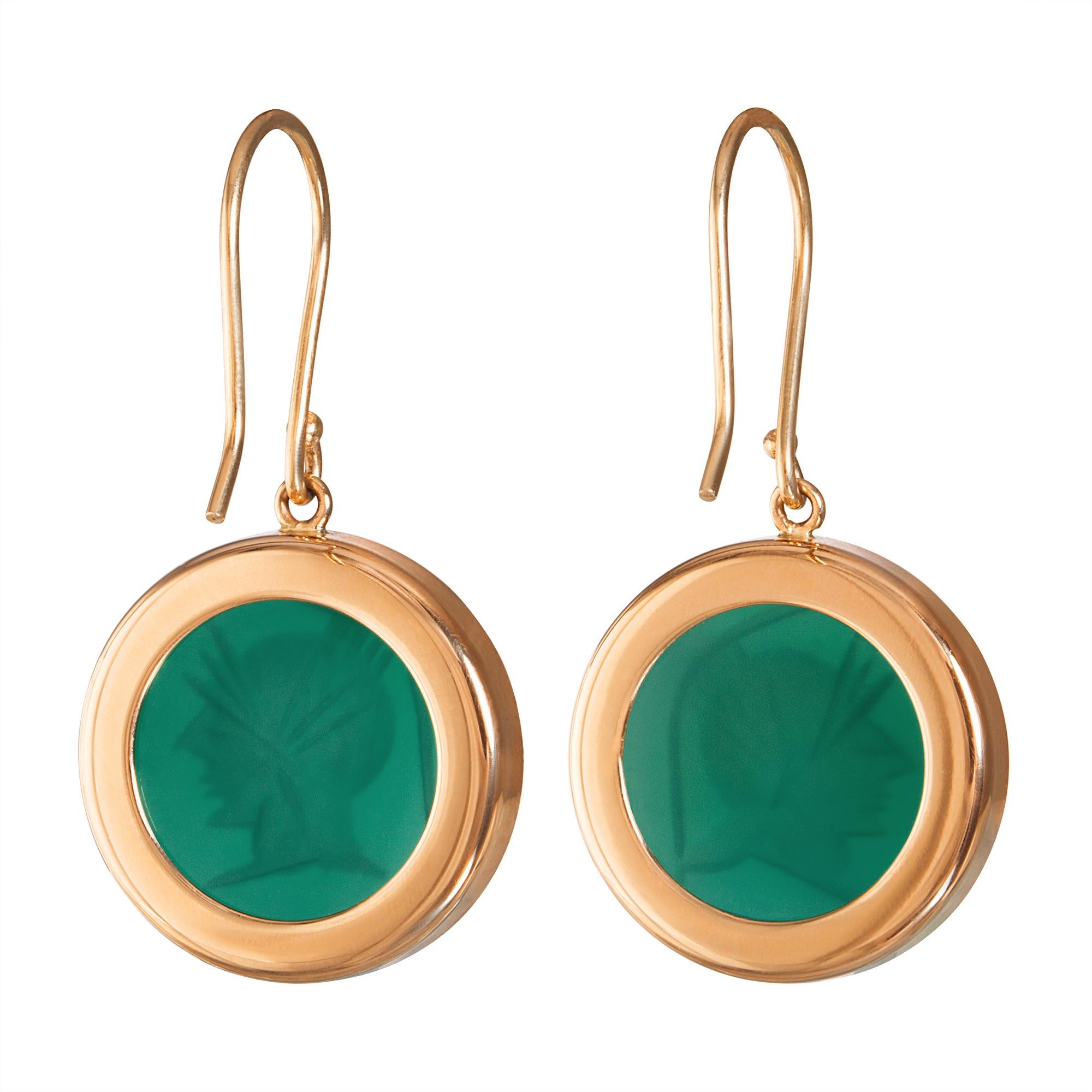 Round Cut Green Onyx Round Intaglio Hanging Dangling 14k Yellow Estate Vintage Earrings For Sale