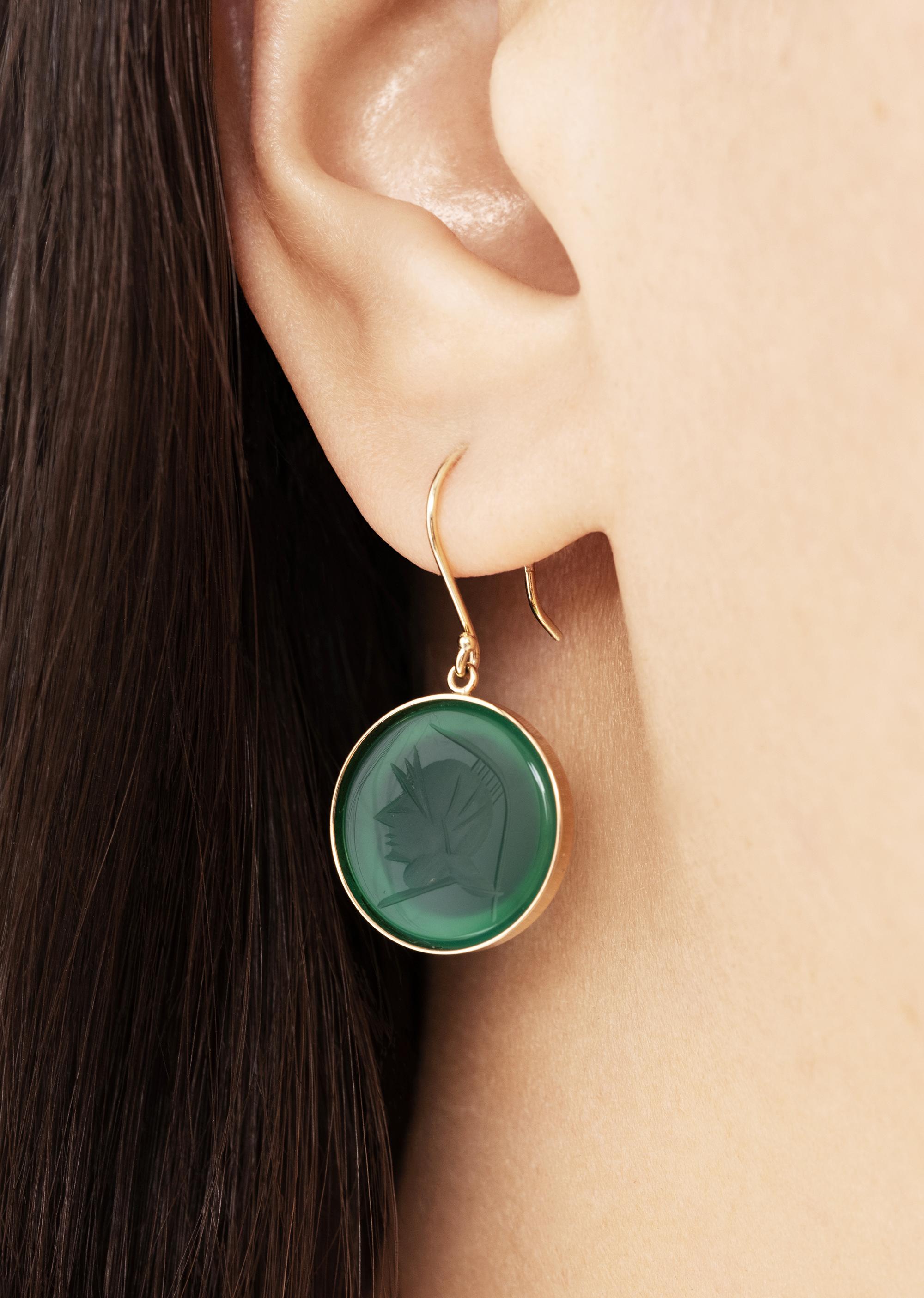 Green Onyx Round Intaglio Hanging Dangling 14k Yellow Estate Vintage Earrings For Sale 2
