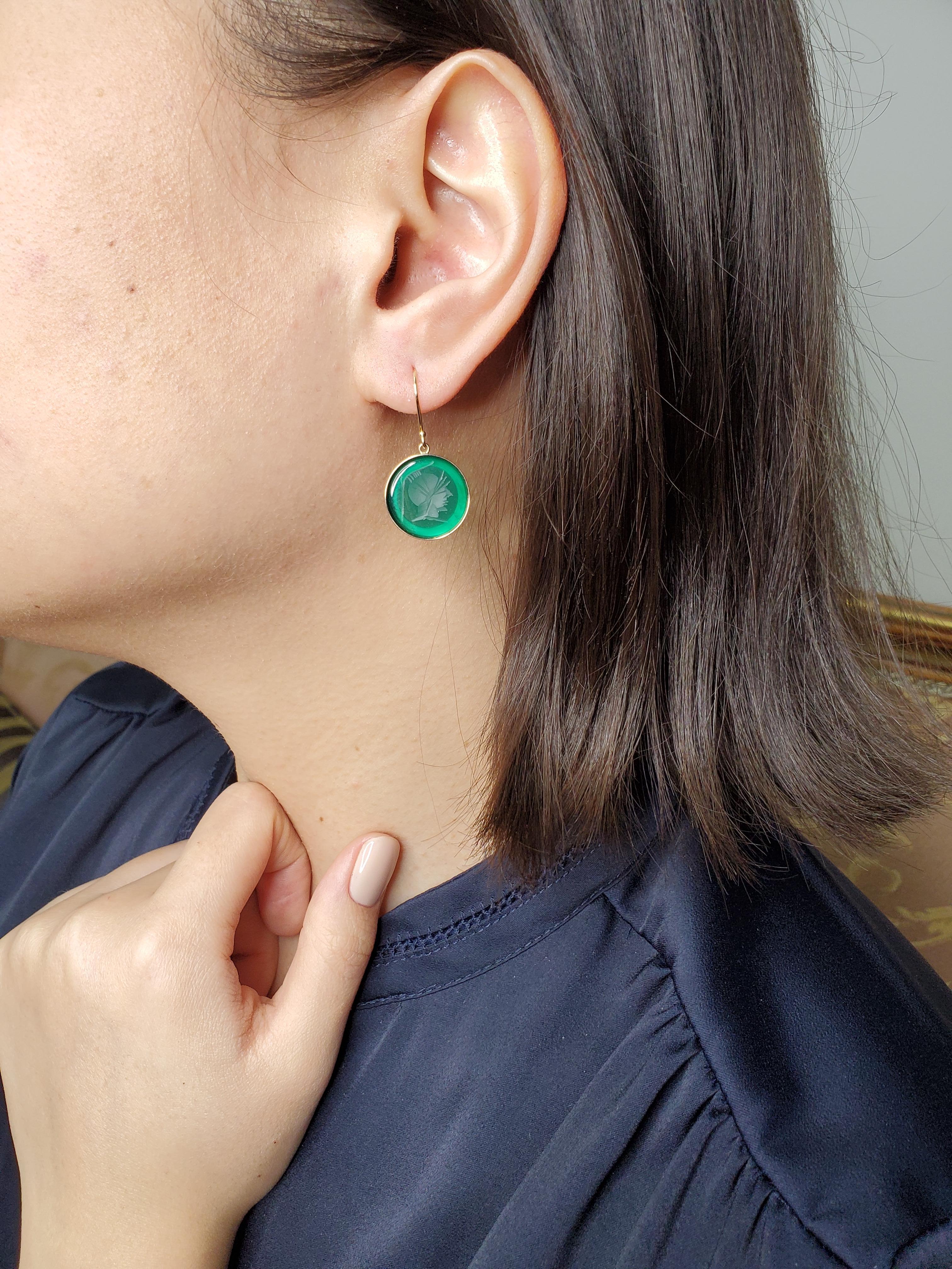 Green Onyx Round Intaglio Hanging Dangling 14k Yellow Estate Vintage Earrings For Sale 3