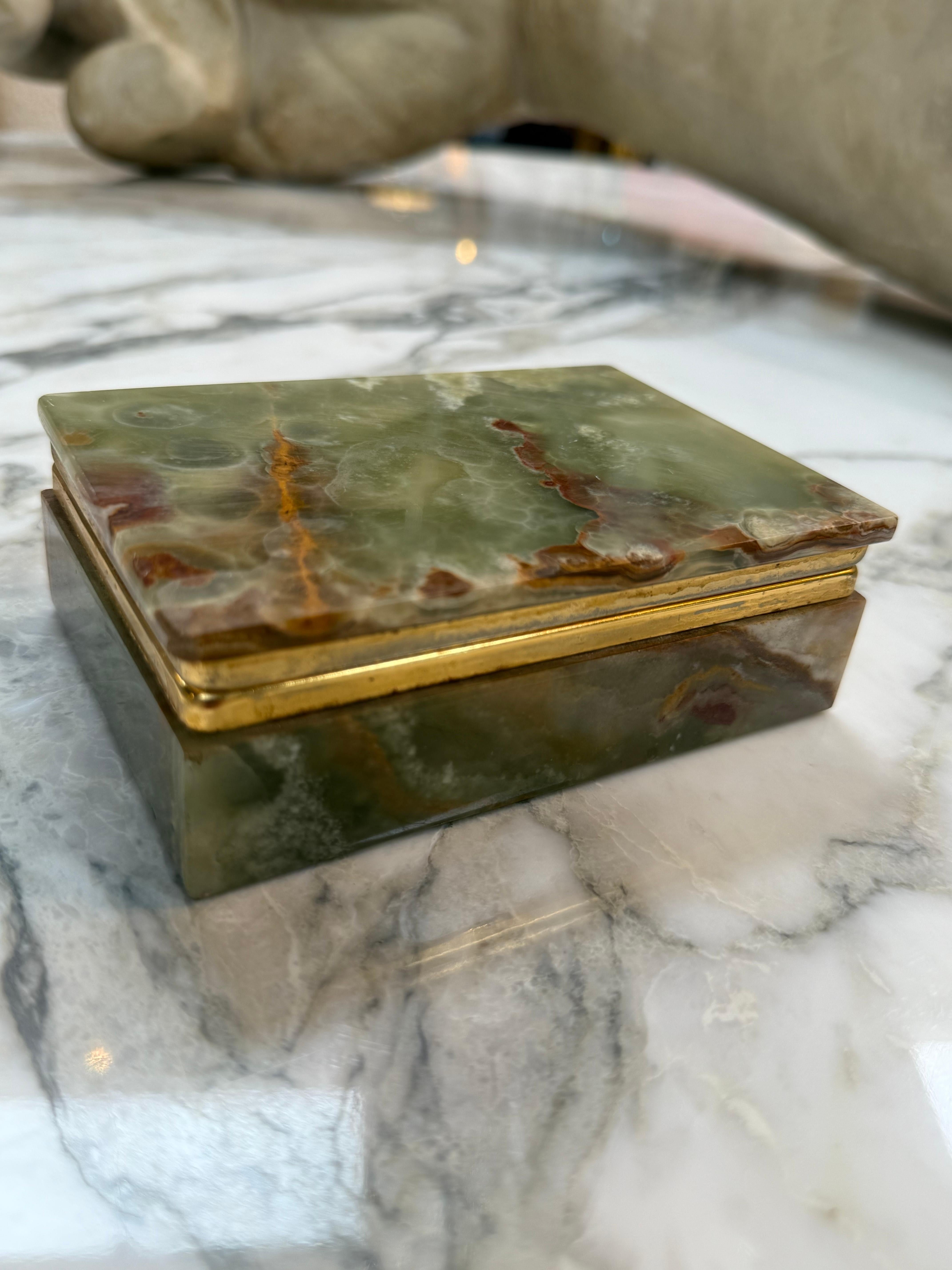 Italian Green Onyx Stone Jewelry or Trinket Box with Natural Veining For Sale