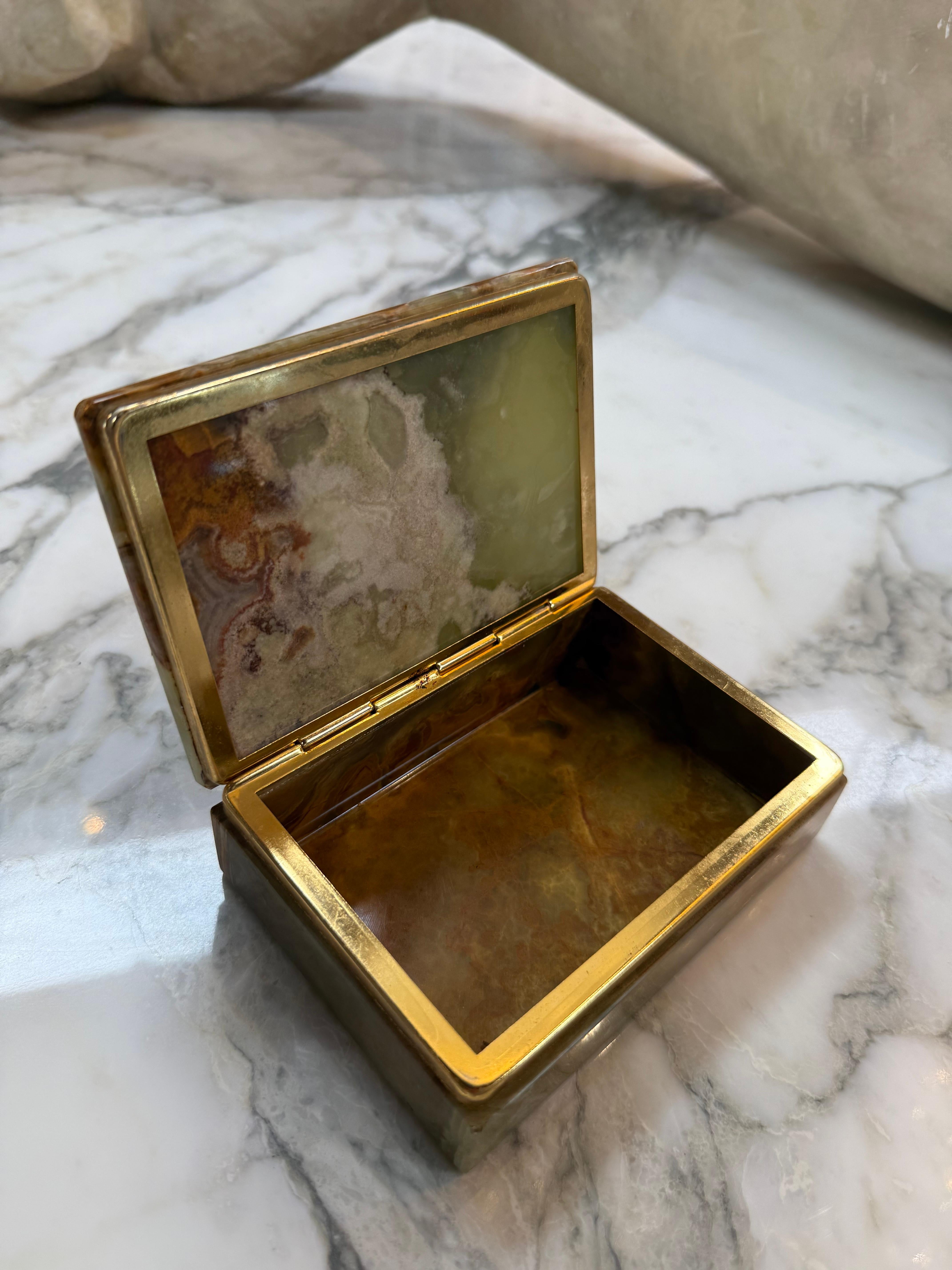 Late 20th Century Green Onyx Stone Jewelry or Trinket Box with Natural Veining For Sale