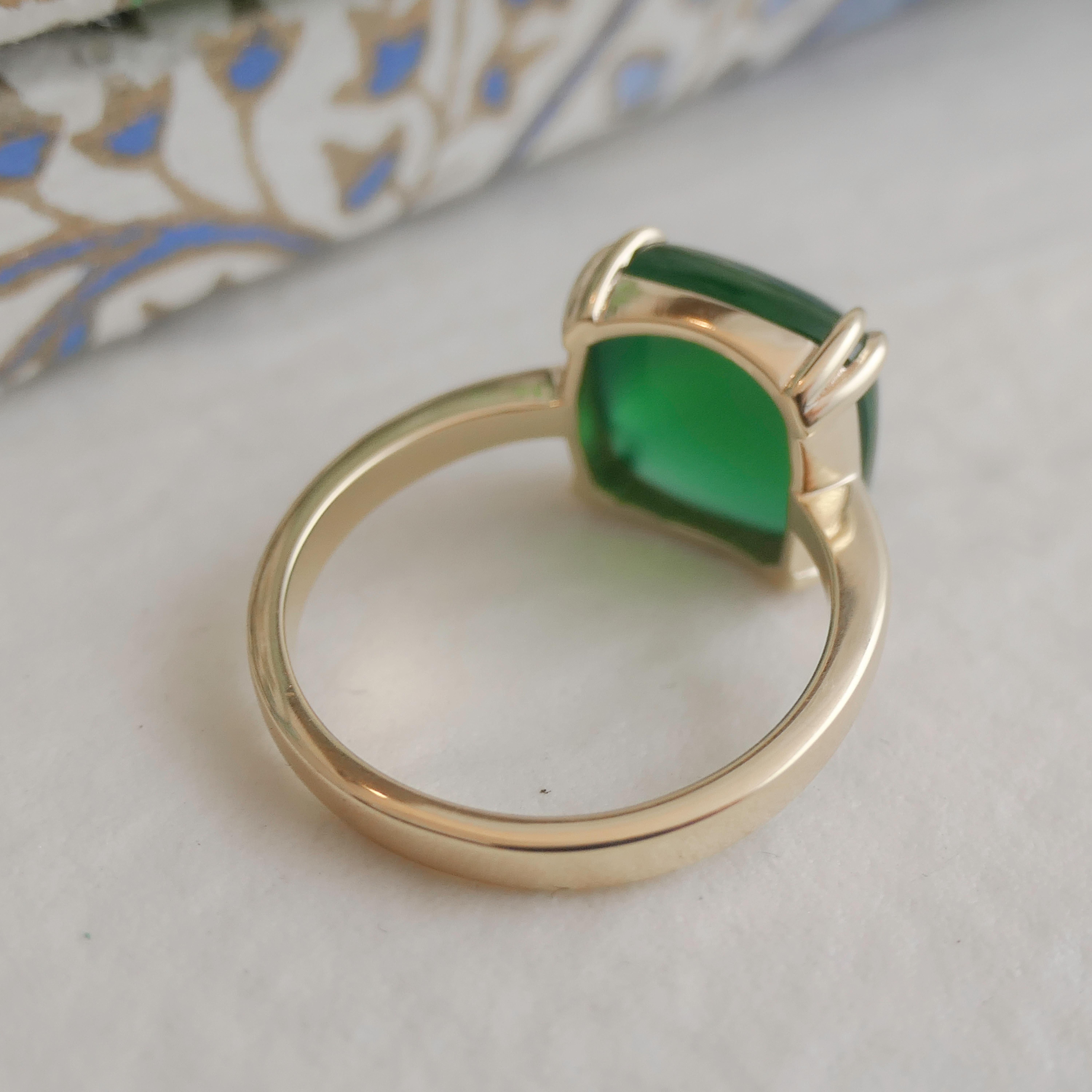 Green Onyx Sugar Loaf Gold Plated Sterling Silver Ring In New Condition For Sale In Oslo, 03
