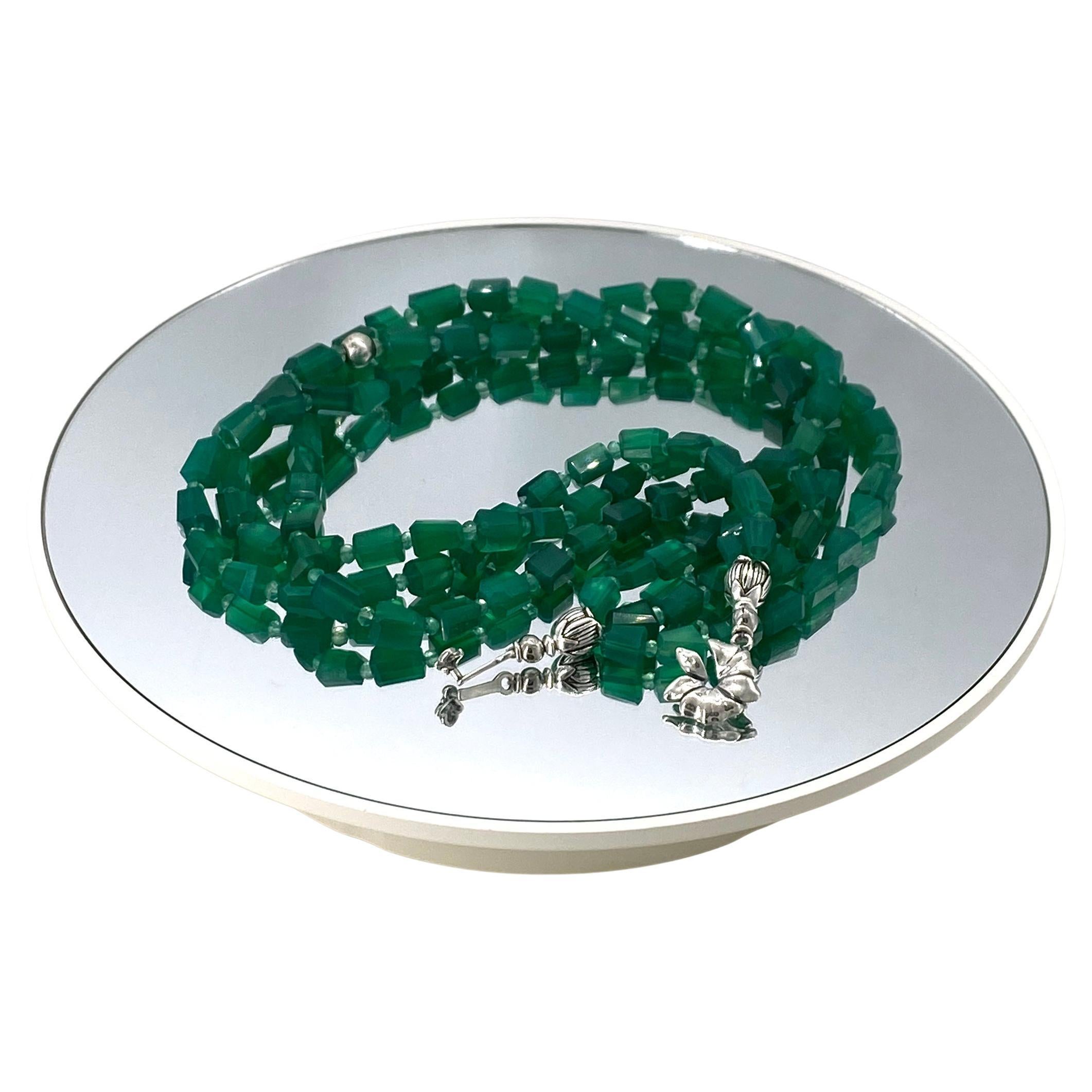 Artisan Collier à trois brins en onyx vert avec fermoir en argent sterling en vente