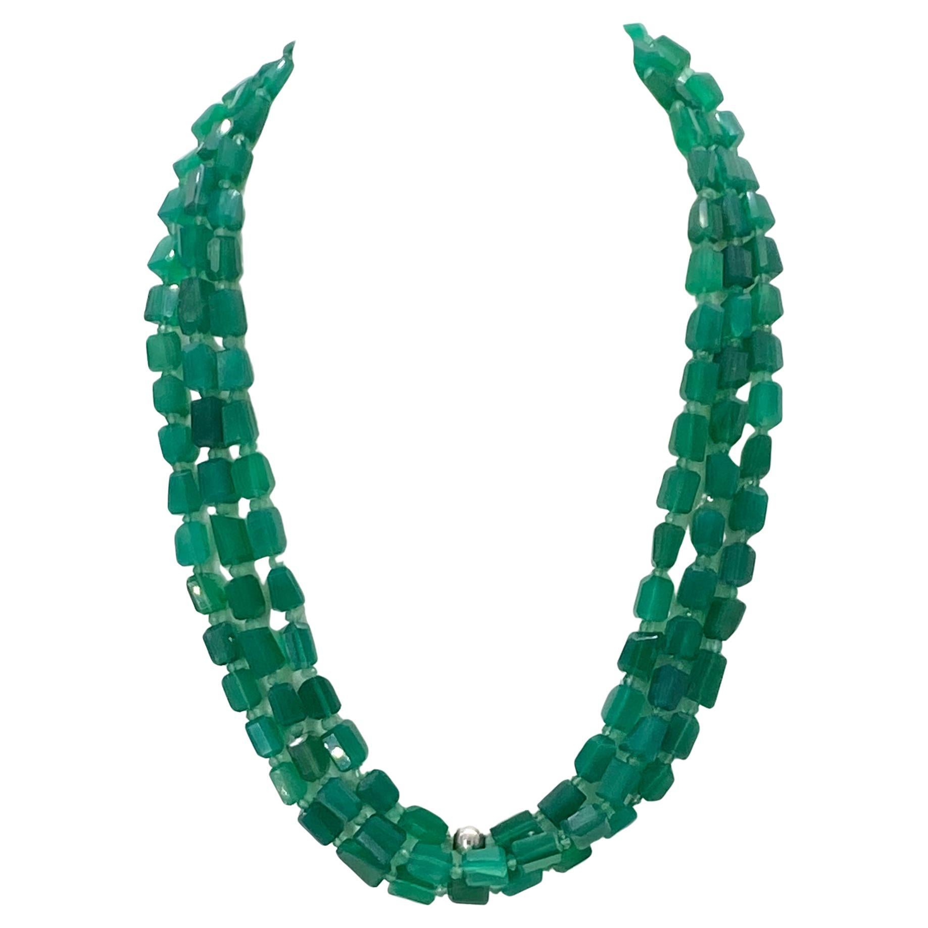 Collier à trois brins en onyx vert avec fermoir en argent sterling Pour femmes en vente
