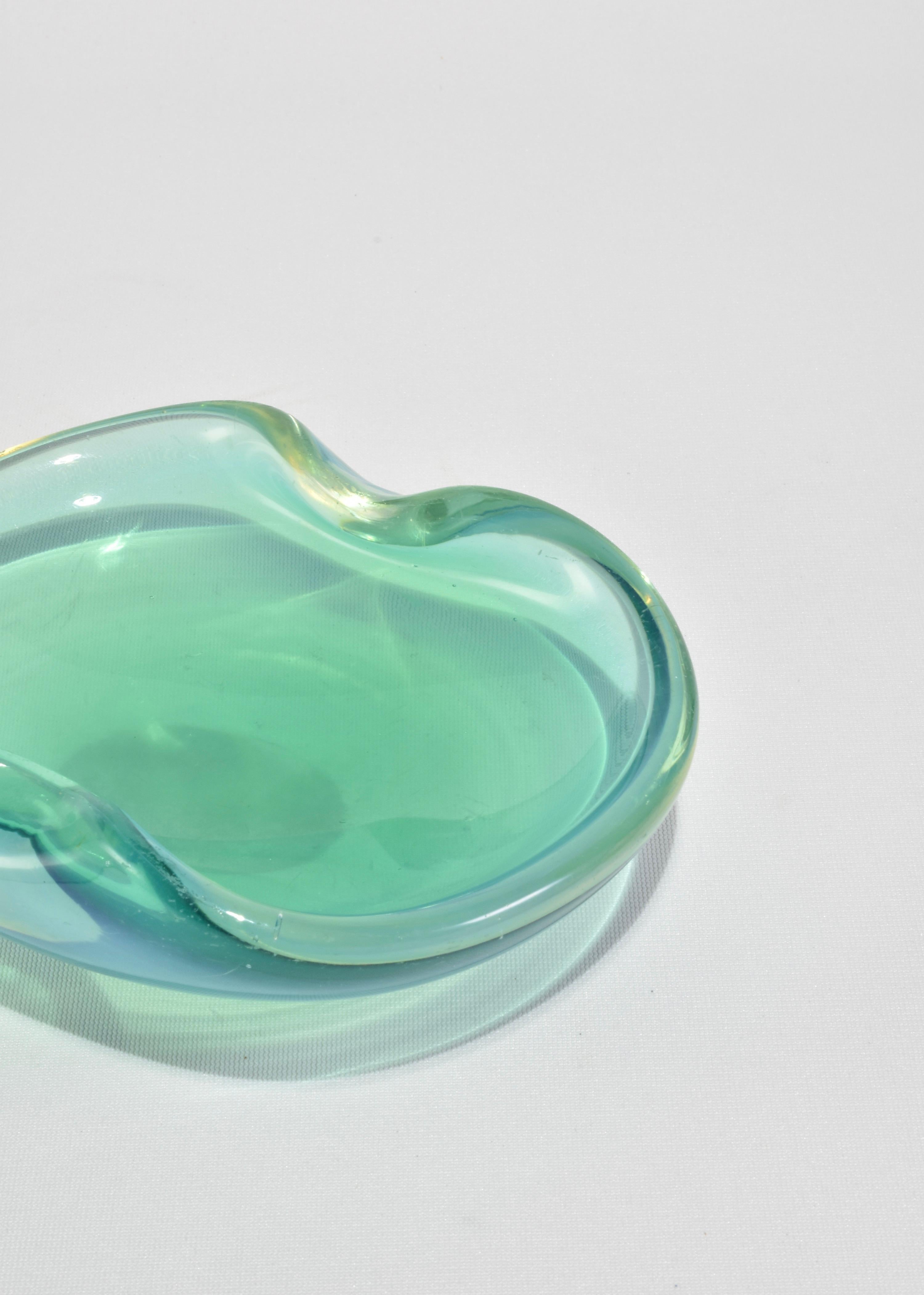 Fatto a mano Ciotola verde opalescente in vendita