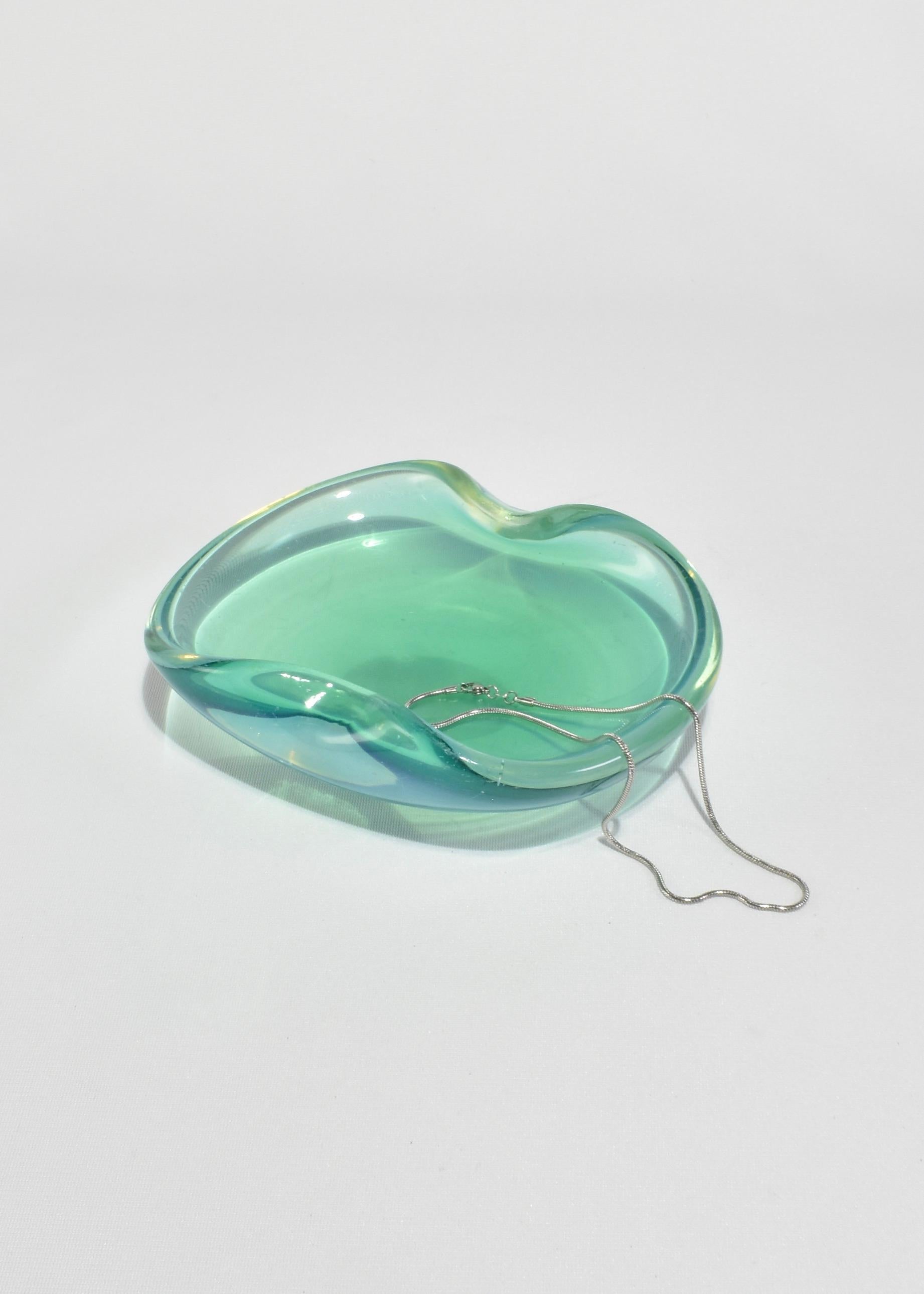 XX secolo Ciotola verde opalescente in vendita