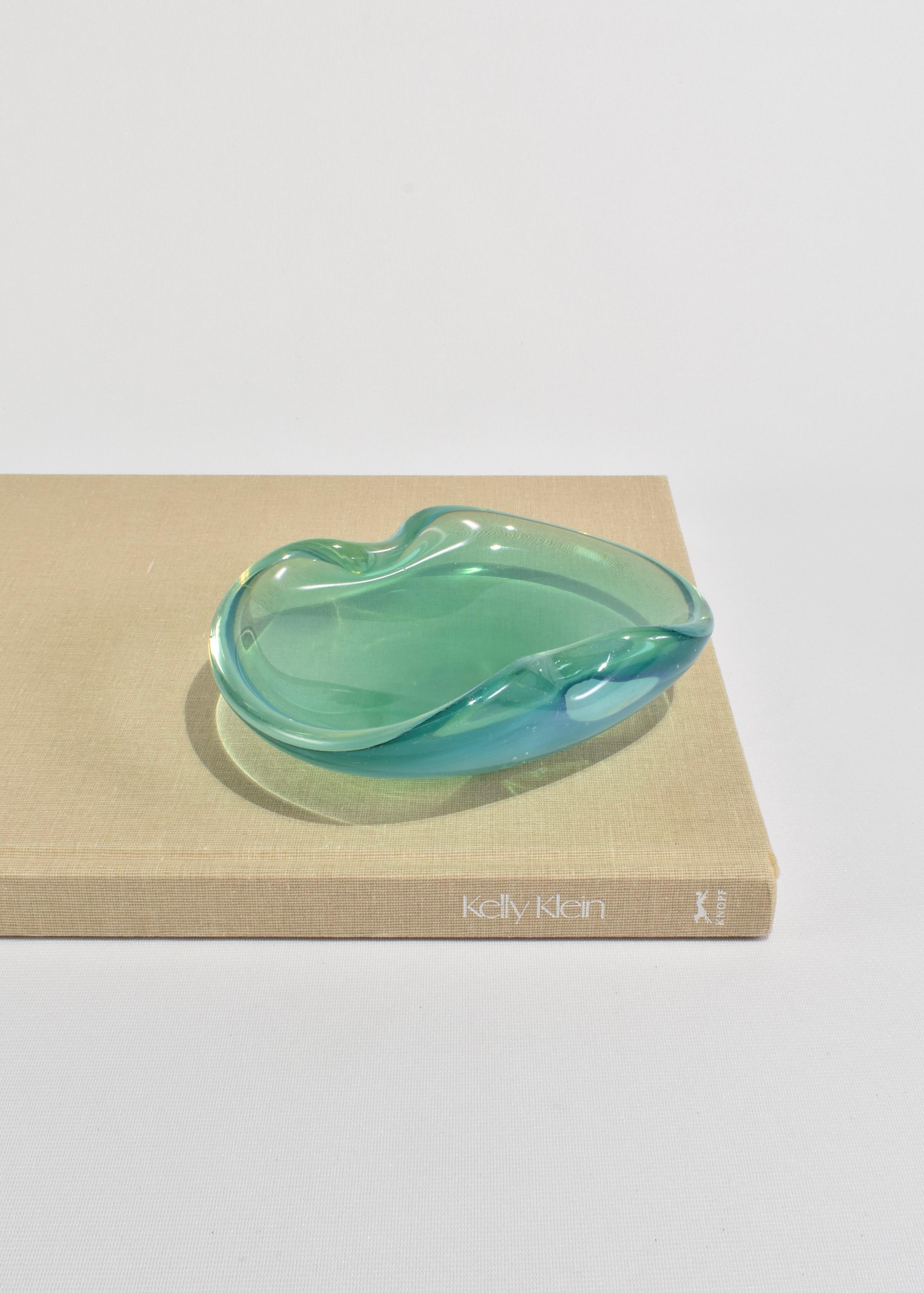 Vetro Ciotola verde opalescente in vendita