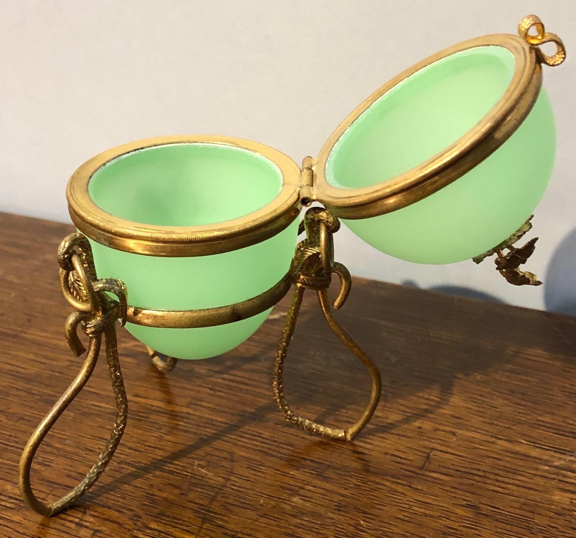 19th Century French Gilt Bronze Mounted Green Opaline Egg Shaped Trinket Box In Good Condition In Charleston, SC