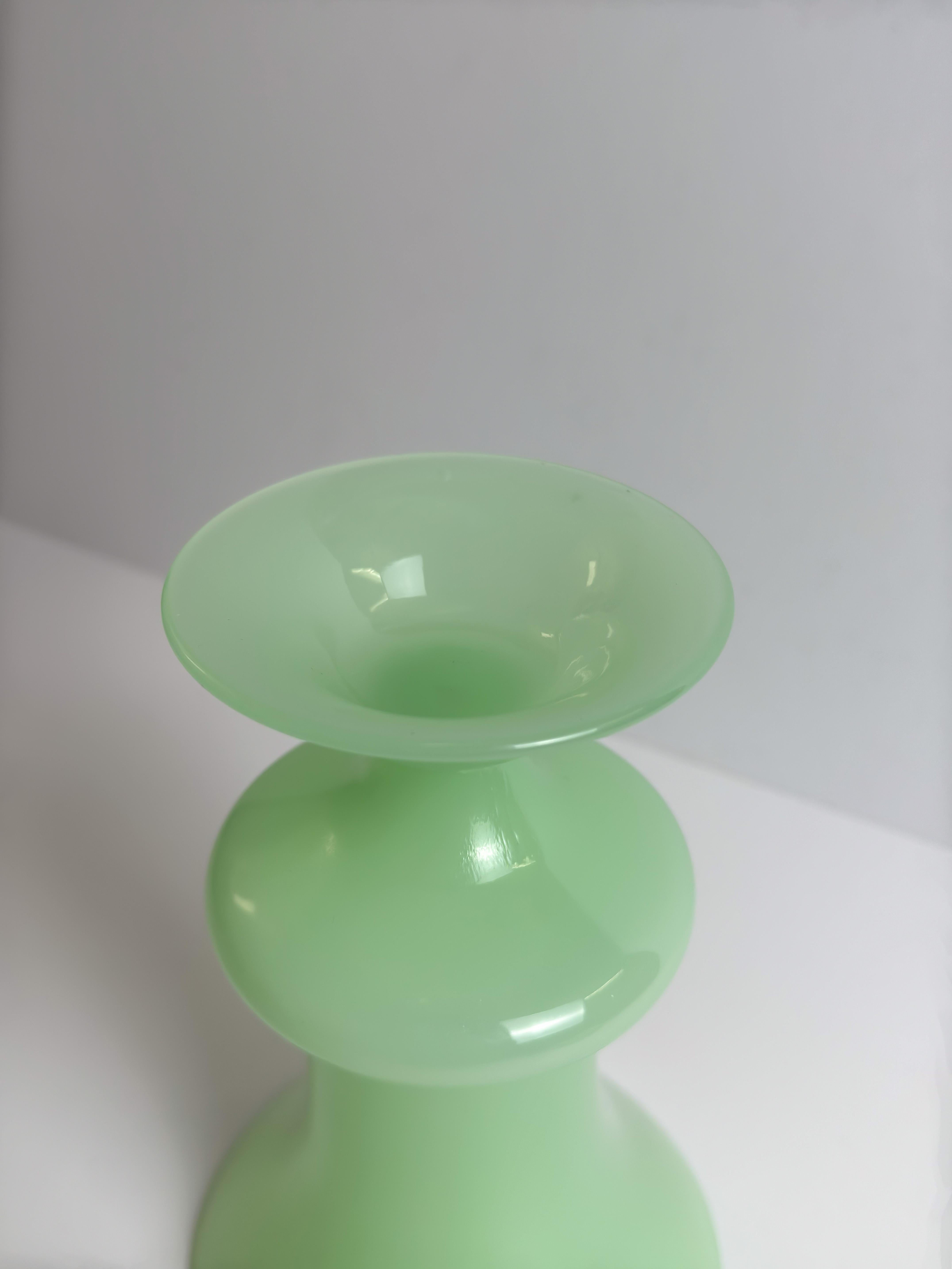 XX secolo Vaso a tromba in vetro verde opalino e giadeite, Empoli, anni '60 in vendita