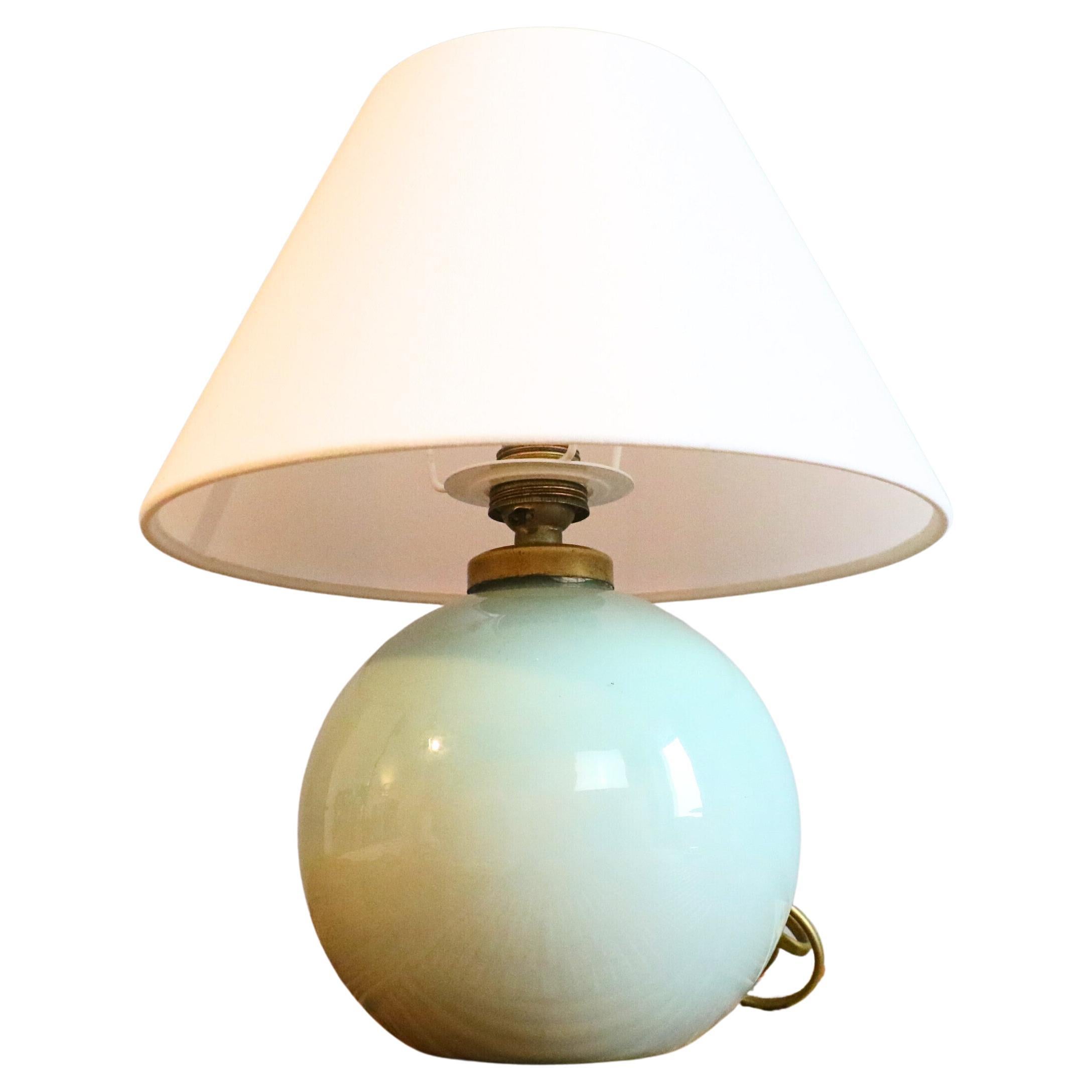 Lámpara de mesa de opalina verde al estilo de Jacques Adnet, Francia 1940