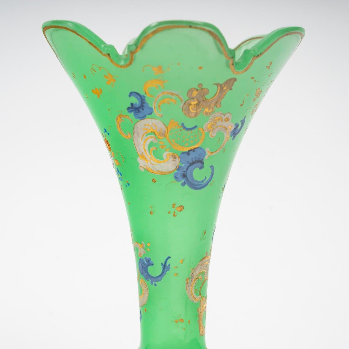 Green Opaline Vase, 19th Century, Napoleon III Period. For Sale 1