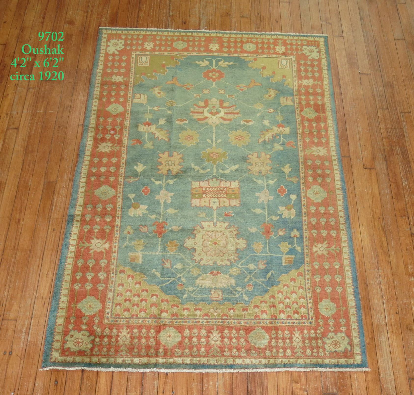 Antiker Oushak-Teppich in Grün-Orange im Zustand „Gut“ im Angebot in New York, NY