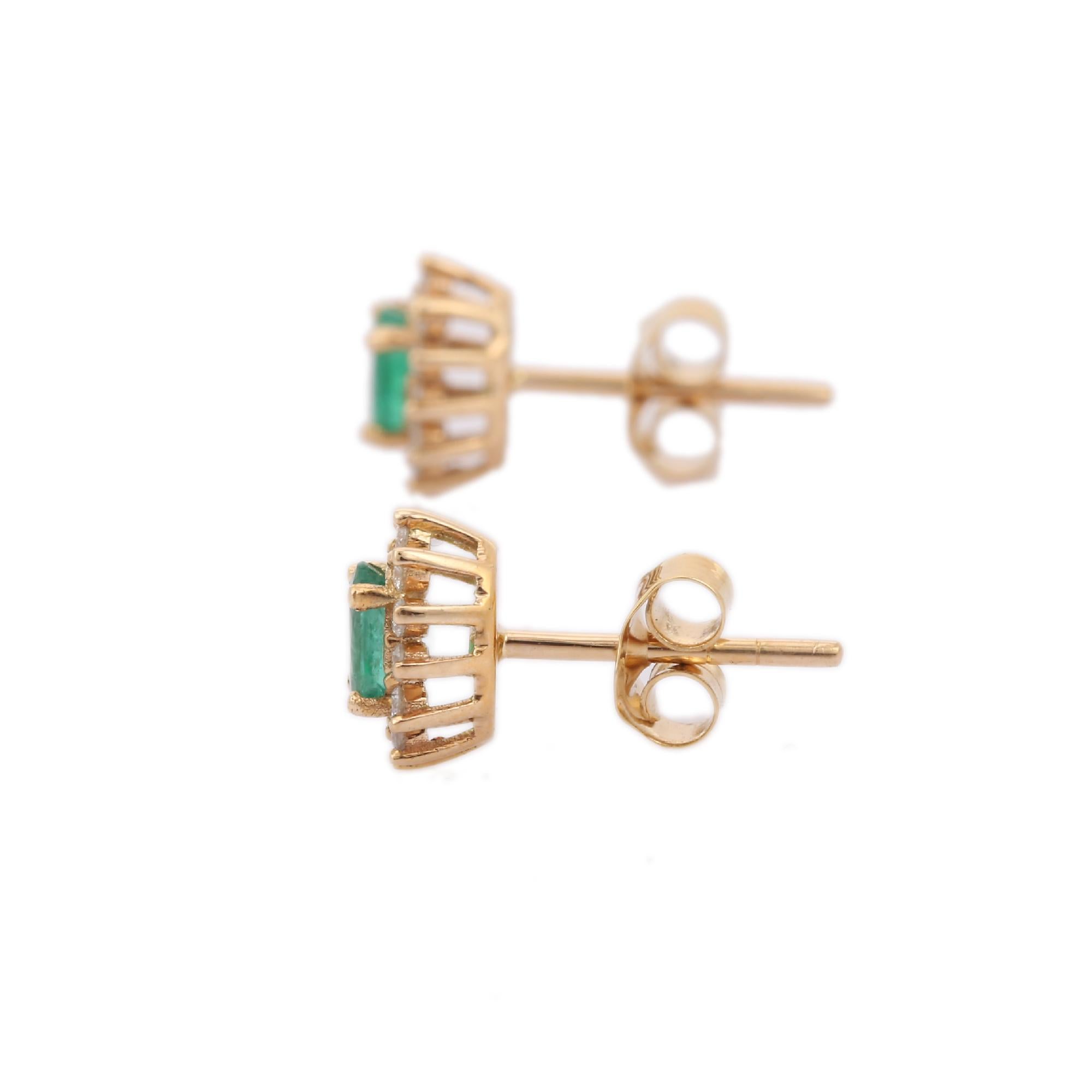 Modern Green Oval Cut Emerald and Diamond Halo Stud Post Earrings 14K Yellow Gold For Sale