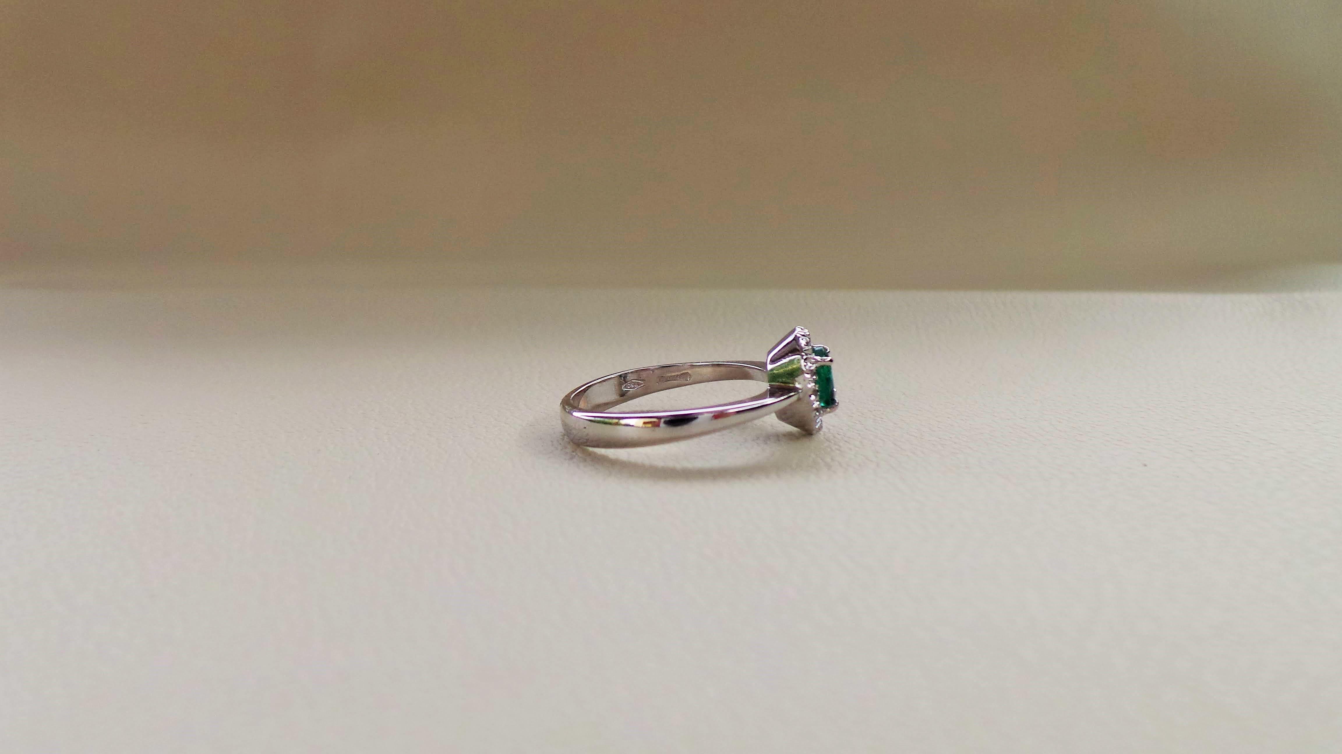 Oval Cut Green Oval Emerald 0.85K Diamonds 0.12K White Gold Engagement Ring For Sale
