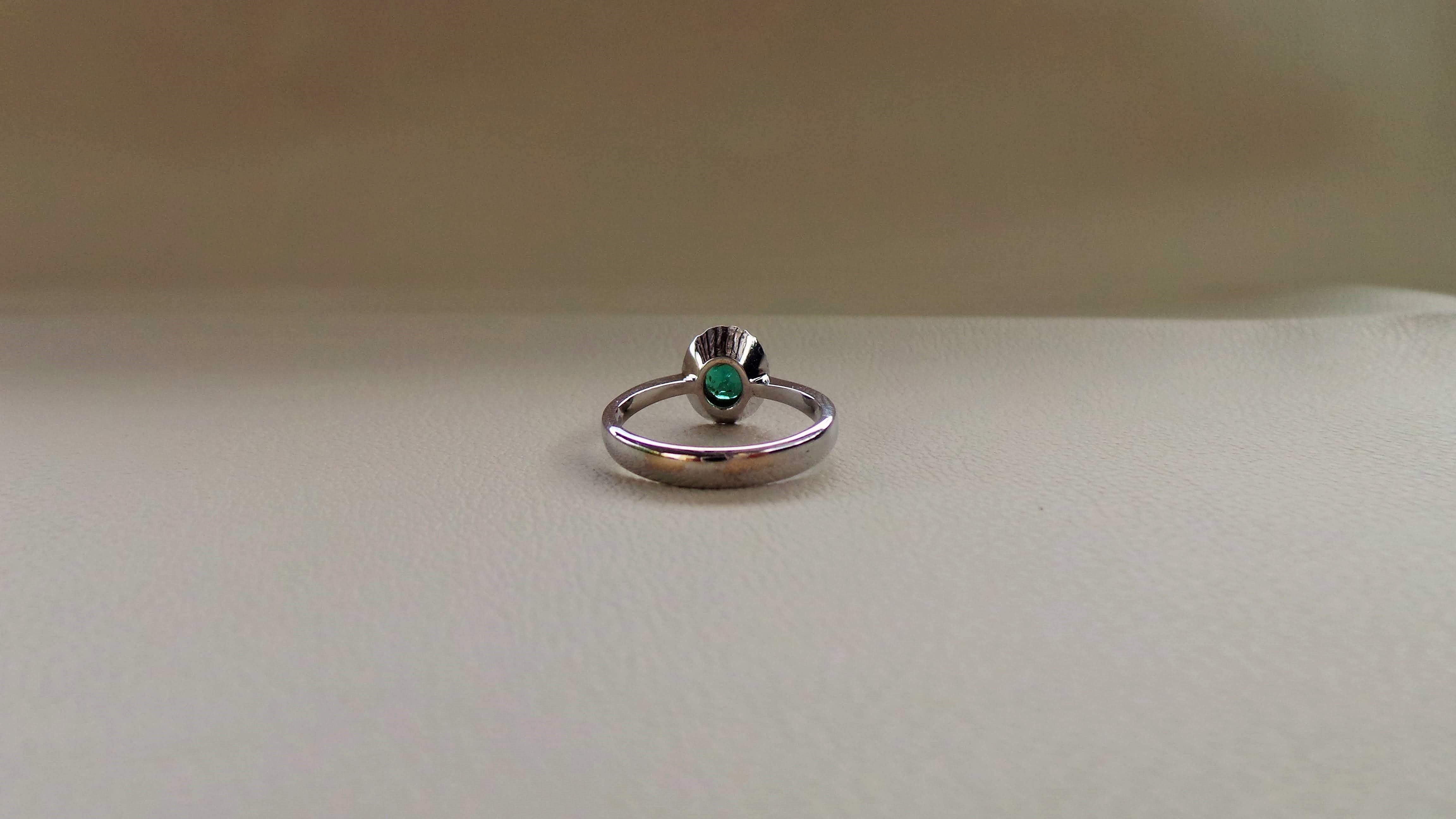 Women's Green Oval Emerald 0.85K Diamonds 0.12K White Gold Engagement Ring For Sale