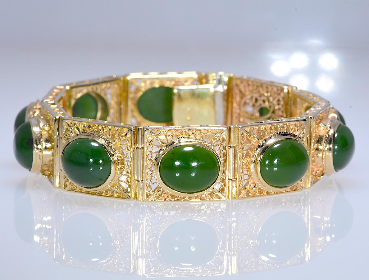 Green Oval Jade Yellow Gold 14k Bracelet 7.5 inch
Stone: Green Oval Jade 
Metal: Yellow Gold 
Purity: 14k 
Style: Bracelet 
Length: 7.5 inch
Total Gram Weight: 56.40

#160509-5
Let it Bring You Good Luck!