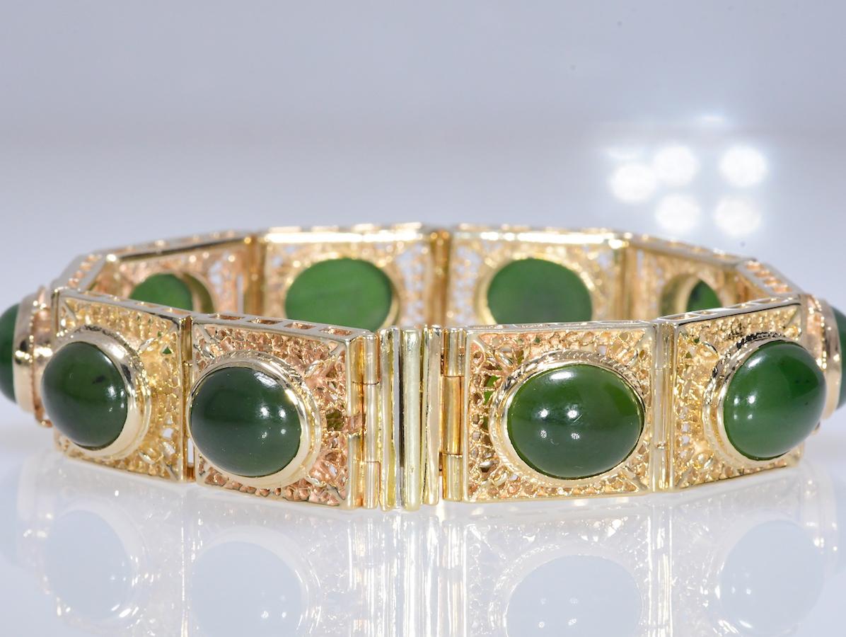 Oval Cut Green Oval Jade Yellow Gold Filigree 14 Karat Bracelet 56.4 Grams For Sale