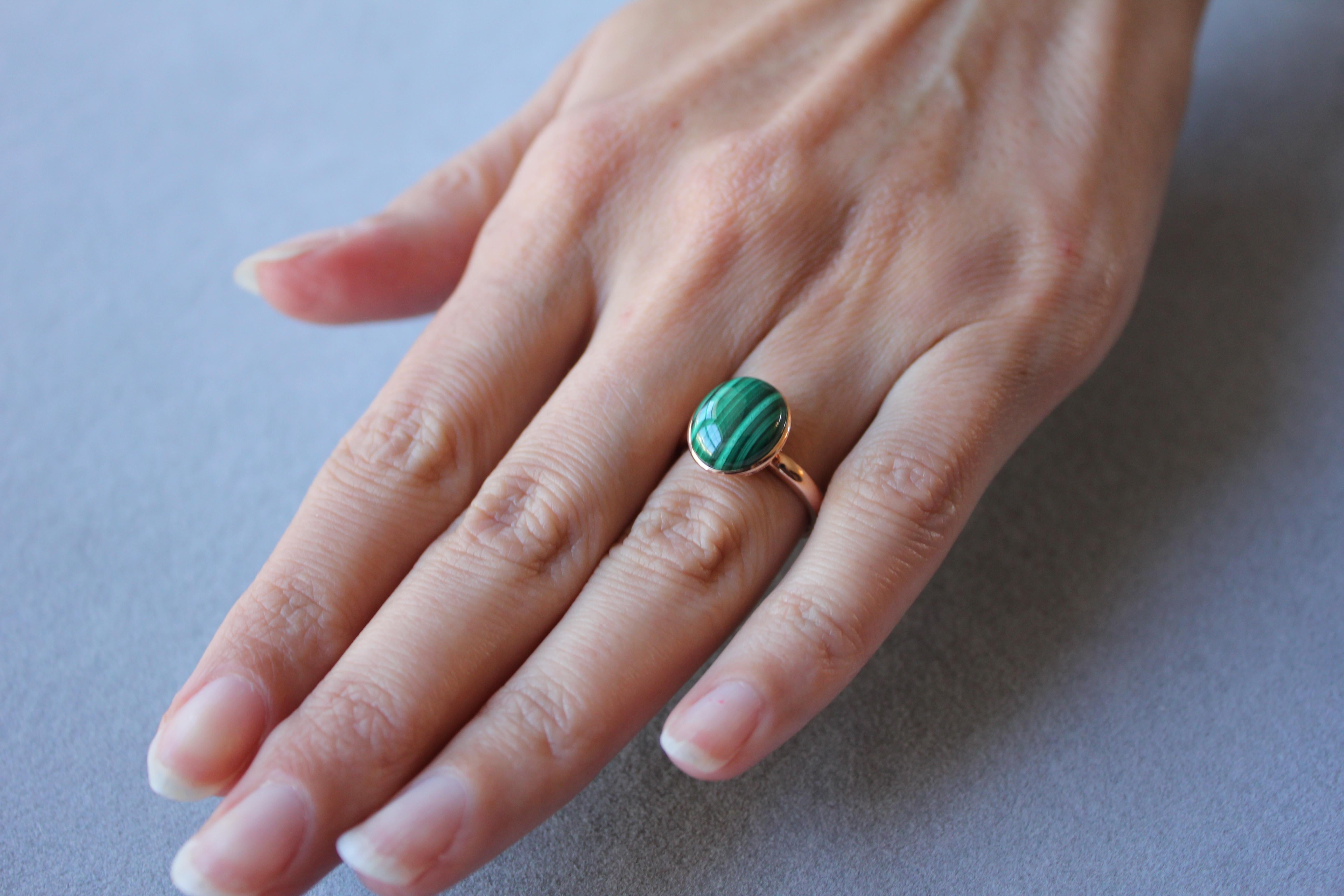 Green Oval Malachite Gemstone Cabochon Solitaire Fashion 14K Rose Gold Ring For Sale 6