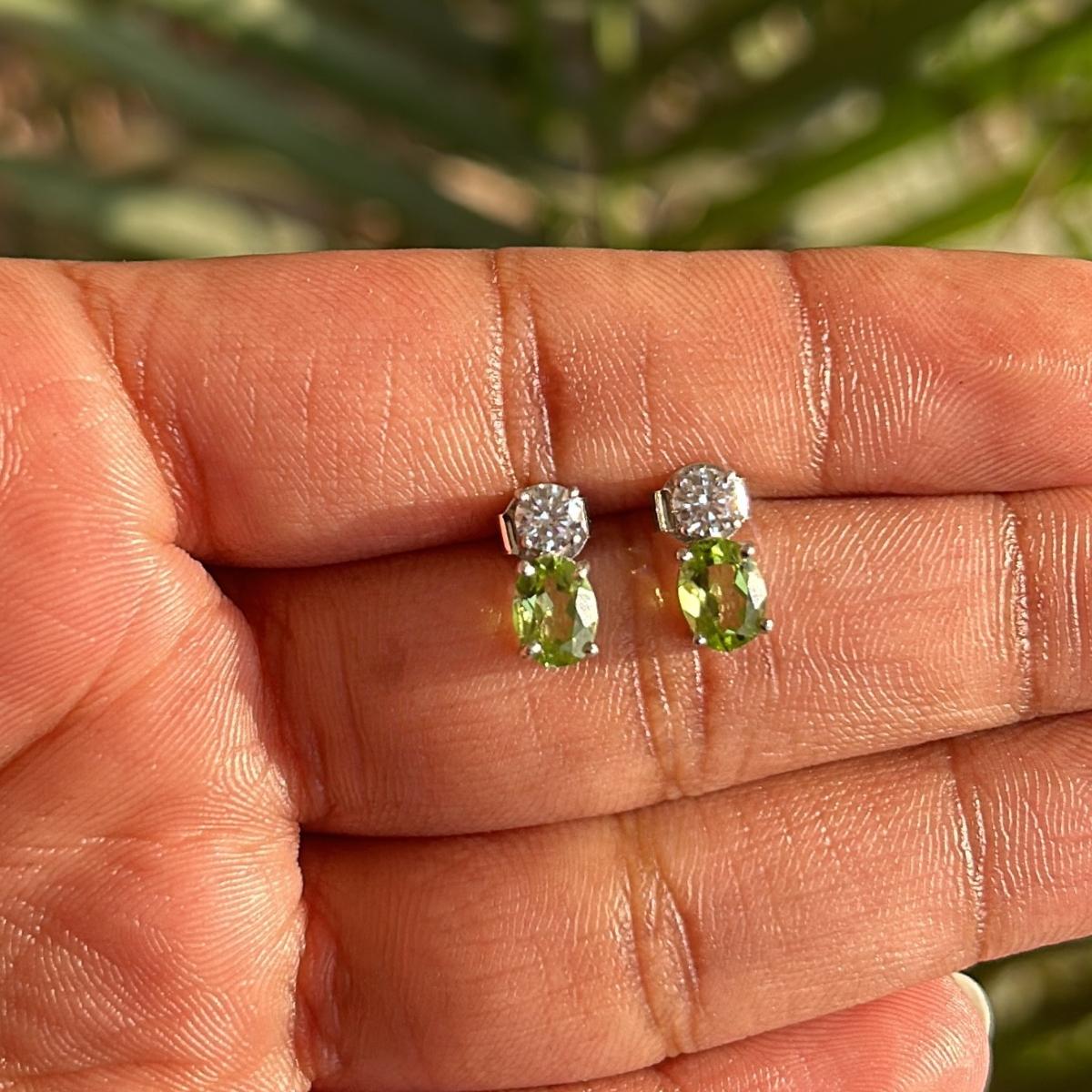 Mixed Cut Green Oval Peridot Zircon Dainty Classic Stud Earrings Birthday Gift in Silver For Sale