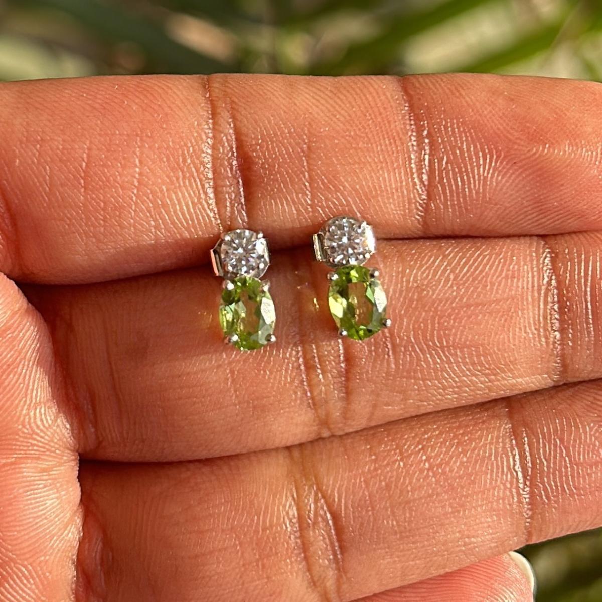 Women's Green Oval Peridot Zircon Dainty Classic Stud Earrings Birthday Gift in Silver For Sale