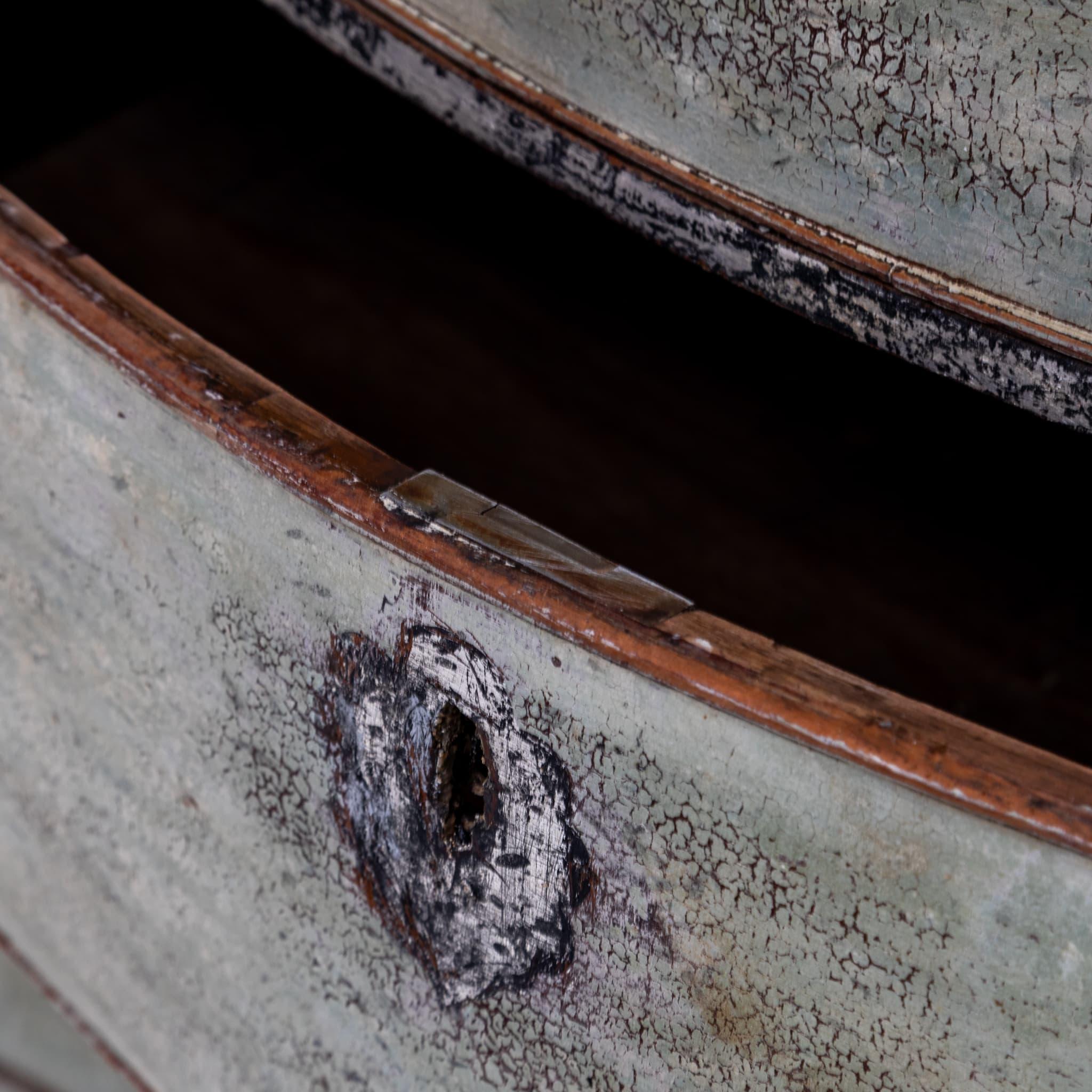 Commode Louis XV peinte en vert, XVIIIe siècle en vente 3