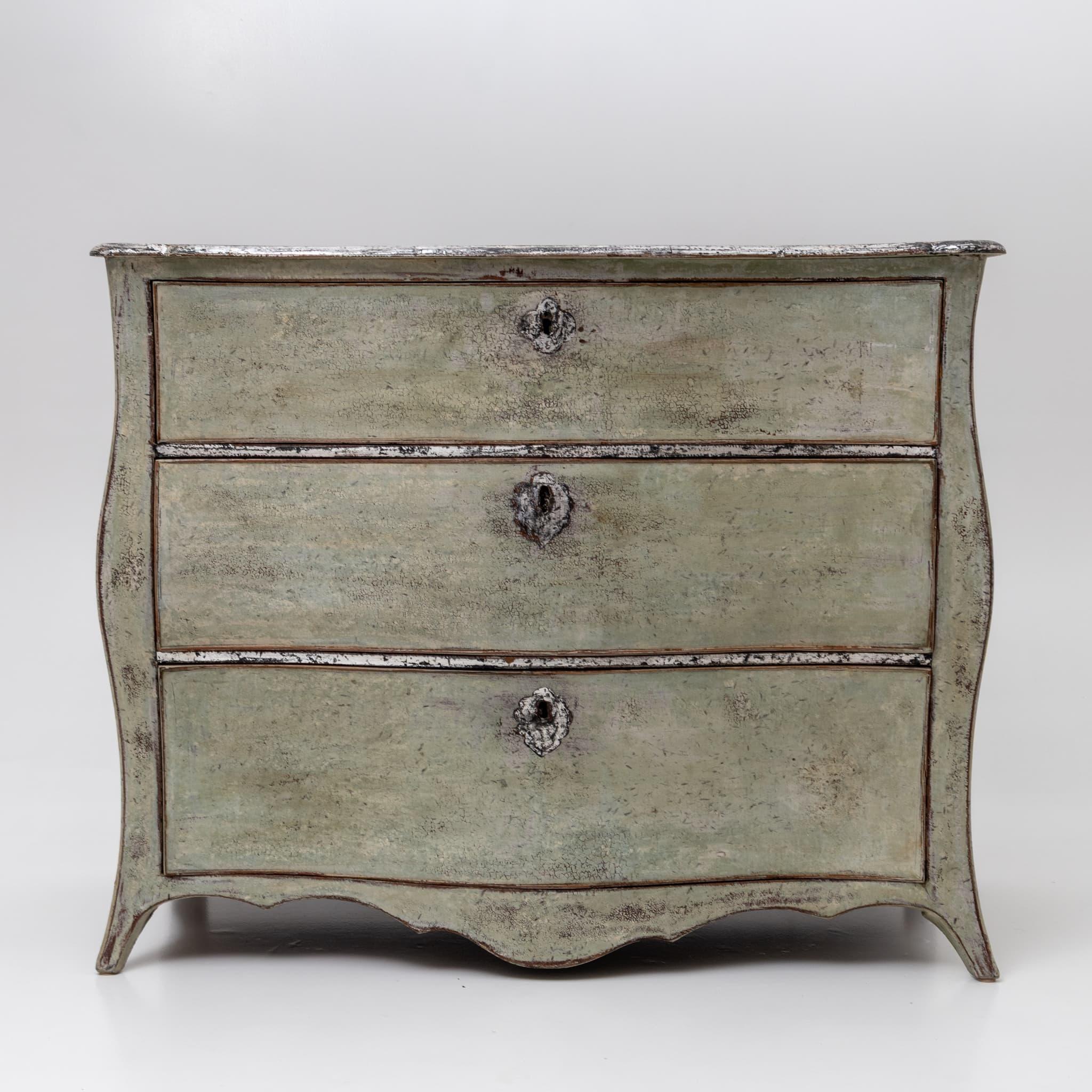 Français Commode Louis XV peinte en vert, XVIIIe siècle en vente