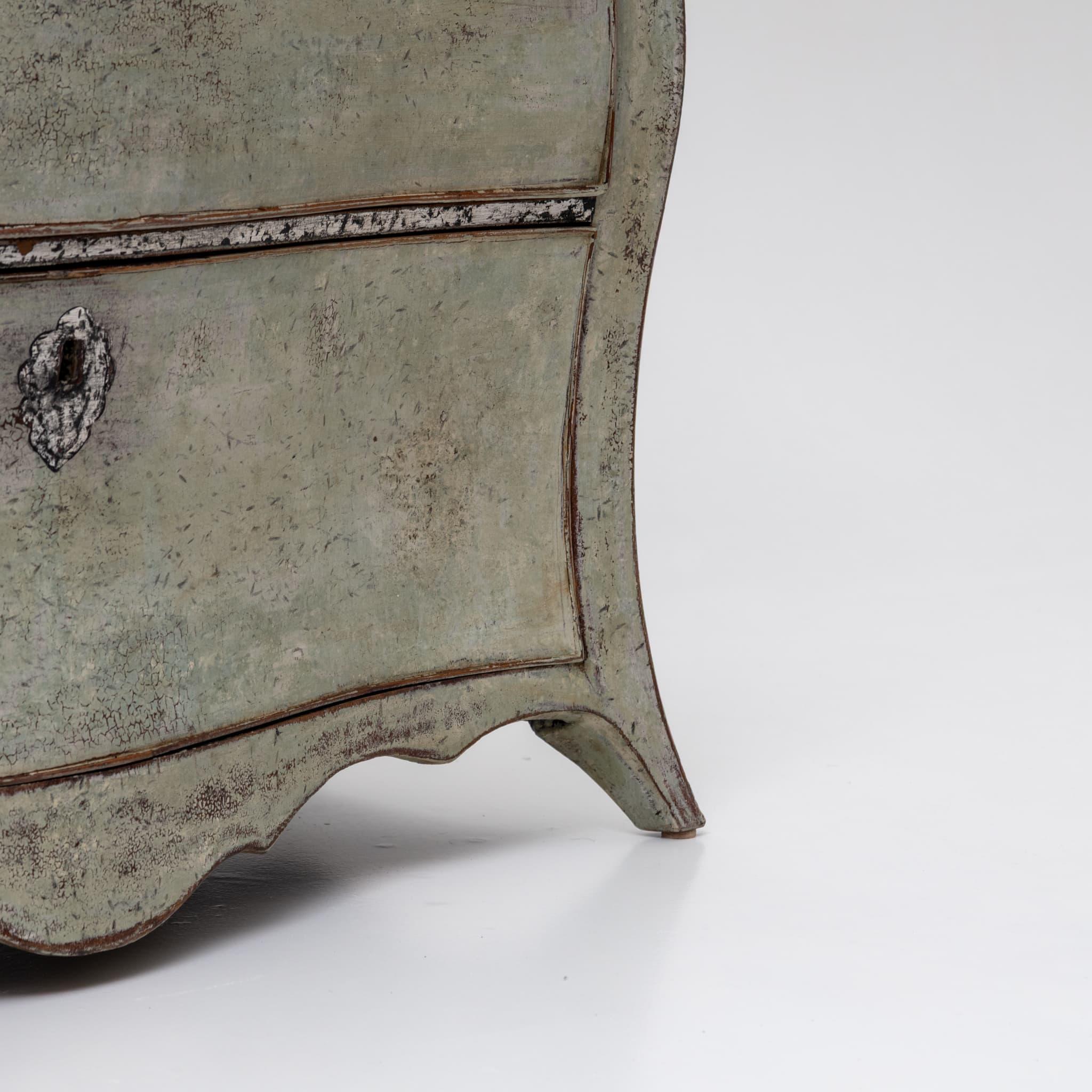 Bois Commode Louis XV peinte en vert, XVIIIe siècle en vente