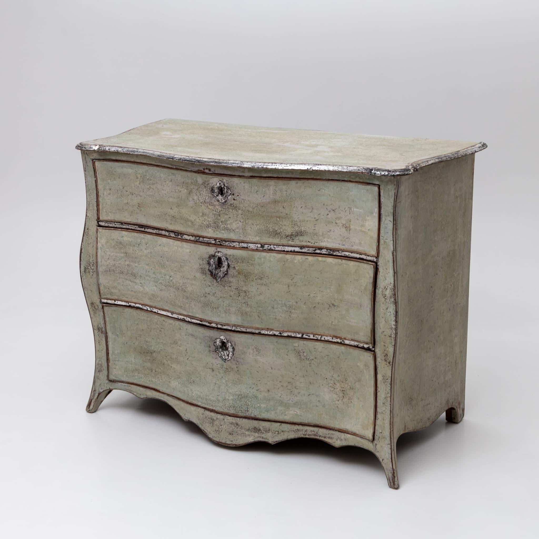 Commode Louis XV peinte en vert, XVIIIe siècle en vente 1