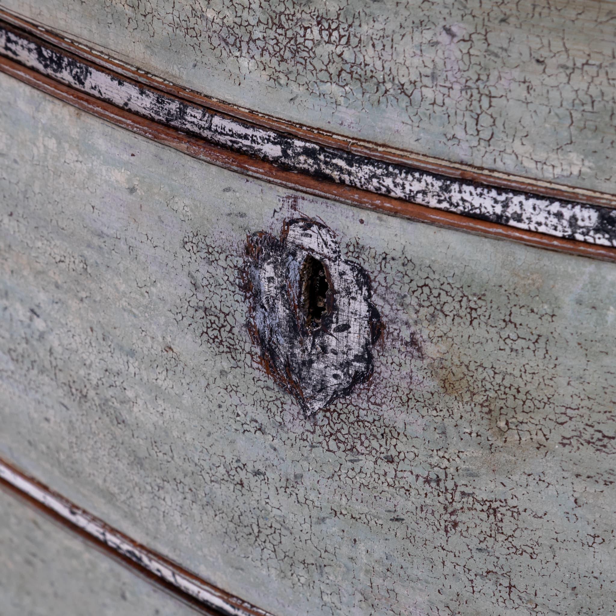 Commode Louis XV peinte en vert, XVIIIe siècle en vente 2