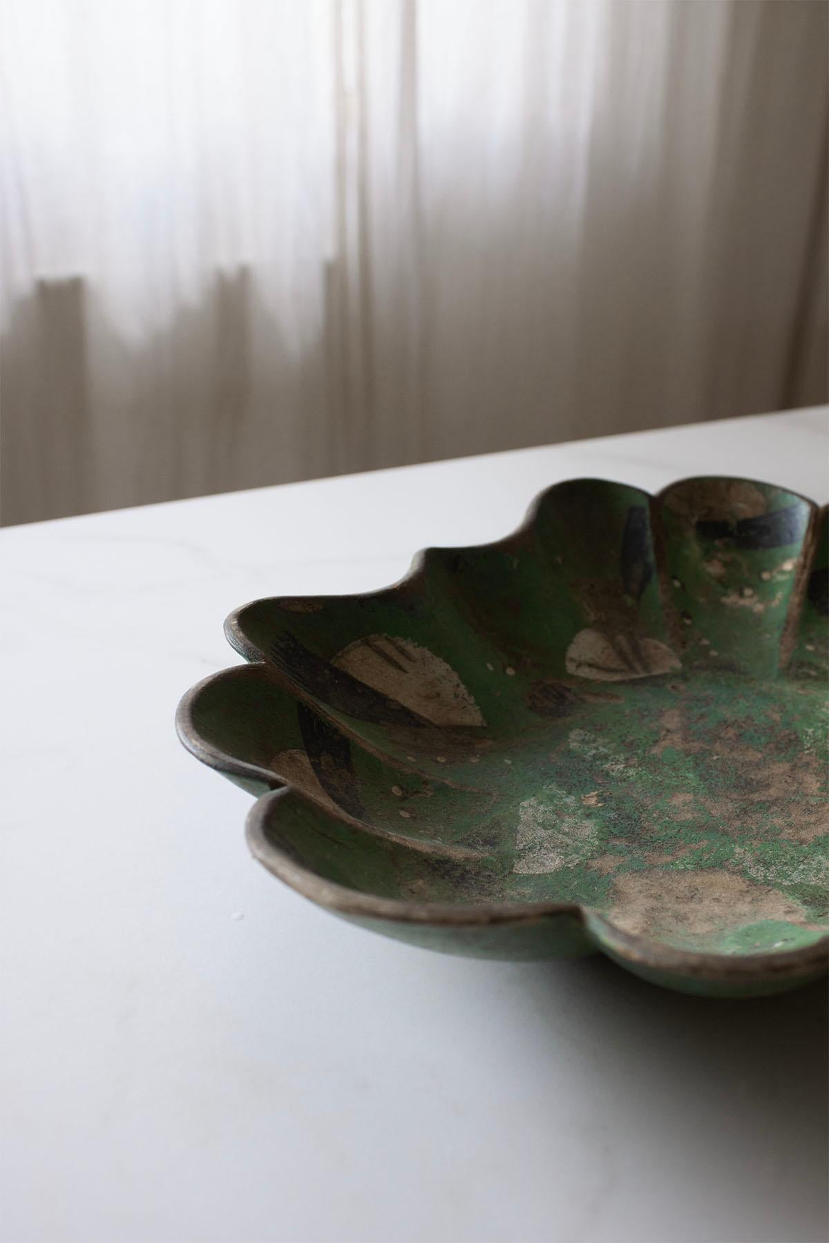 French emerald Green Paper Mache Plate with abstract bird motive For Sale 1