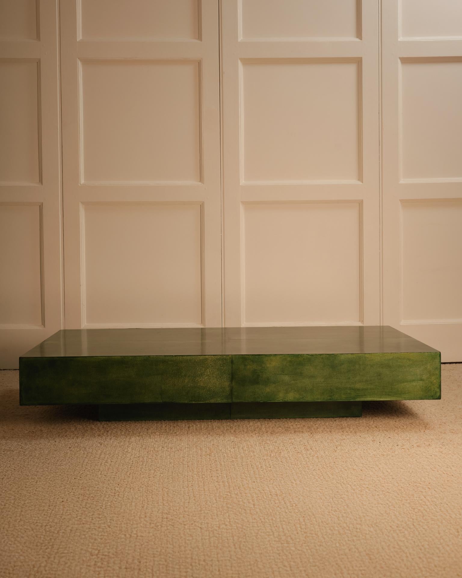 italien Table basse en parchemin Greene & Greene en vente